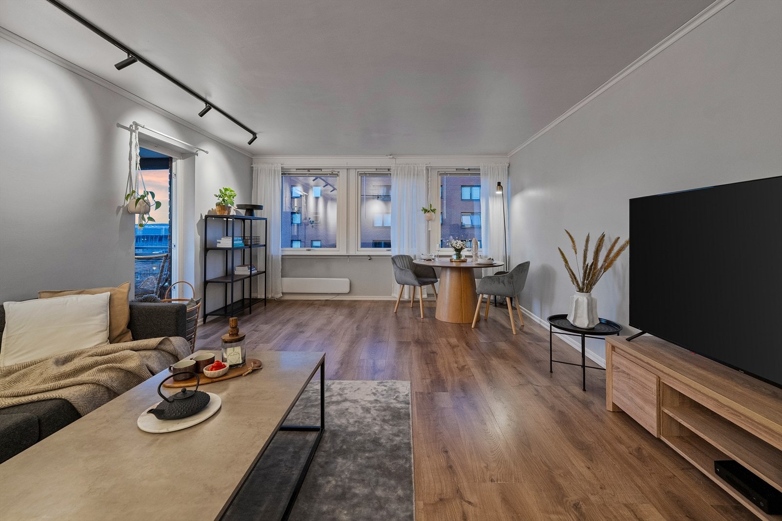 Fra stuen har du utgang til en hyggelig innglasset balkong. Galleribilde