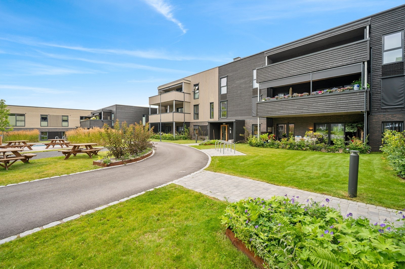 På Hvalstad får du det beste av to verdener, roen ved sjøen og nærheten til byen. Galleribilde