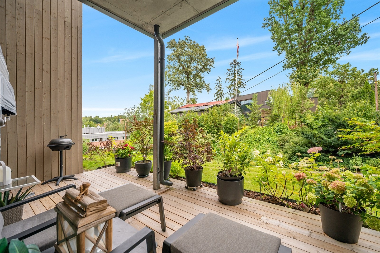 Leiligheten kan stolt skilte med hele tre herlige uteplasser. Galleribilde