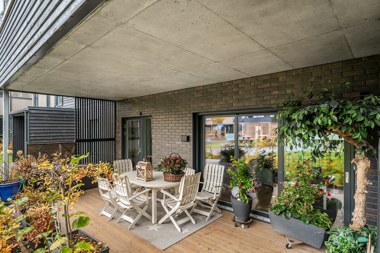 Leiligheten har tre romslige terrasser. Galleribilde