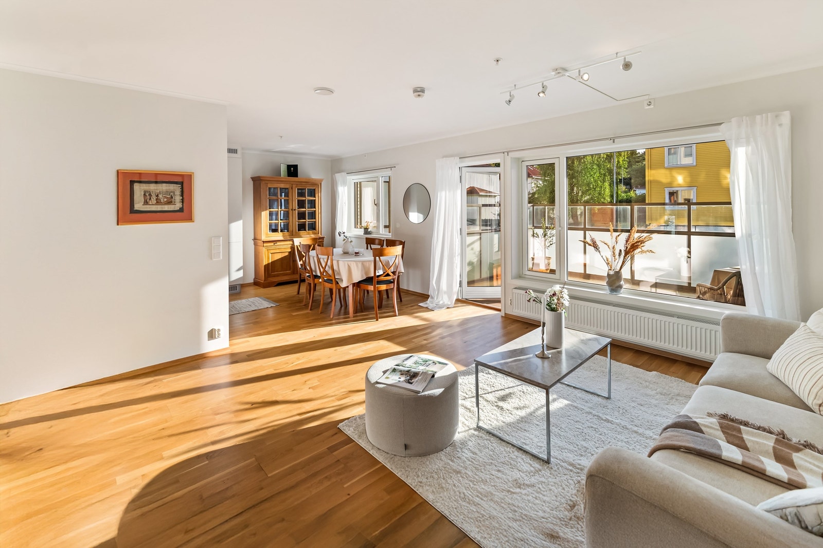 Lys og innbydende leilighet i høy første etasje Galleribilde