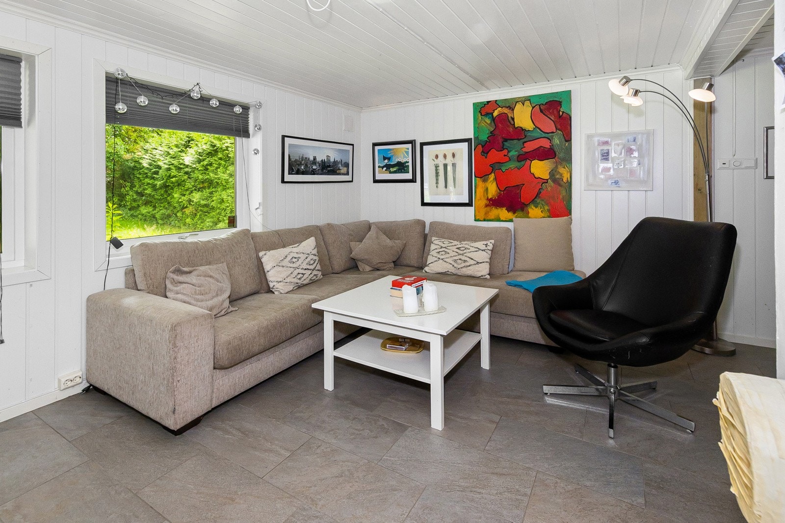 Kjellerstue av god størrelse.(rommet er ikke bruksendret i Skien kommune). Galleribilde