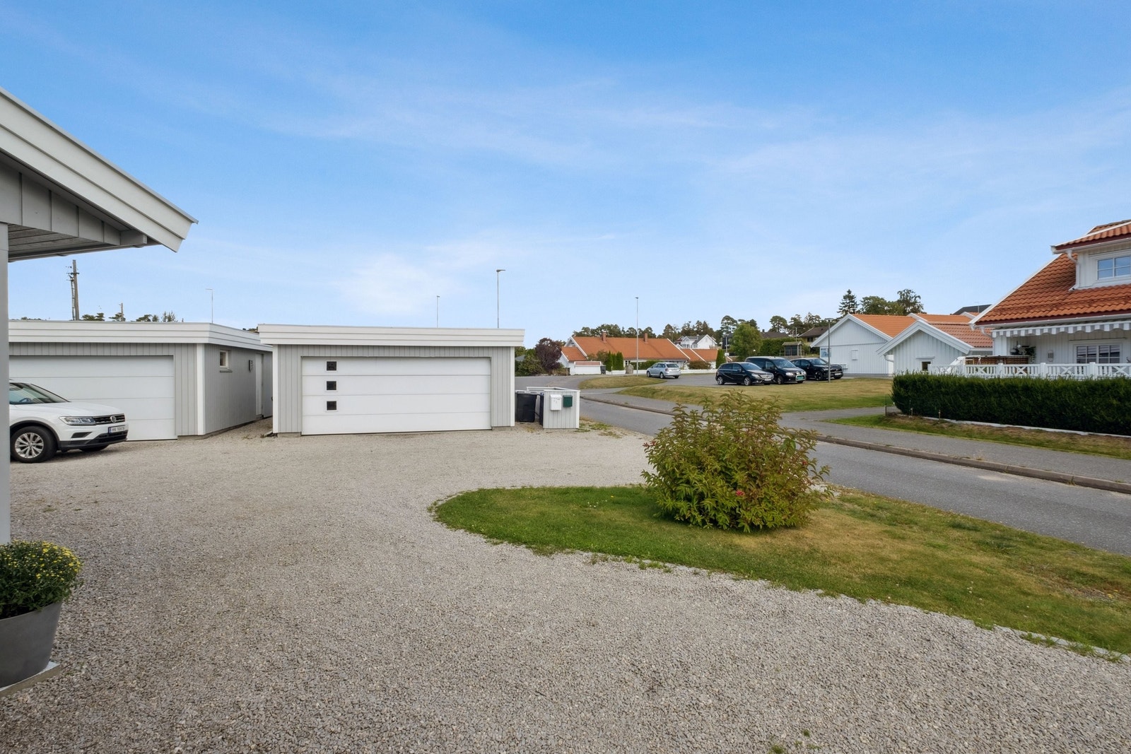 Garasje, innkjøring og parkering Galleribilde