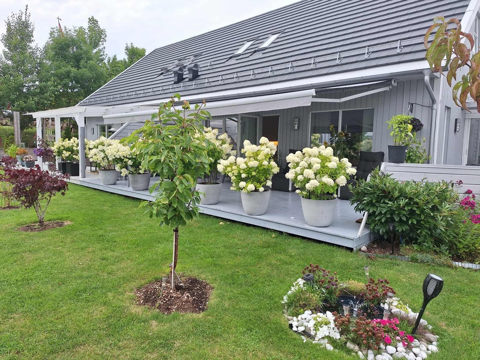 Terrasse med solskjerming Galleribilde