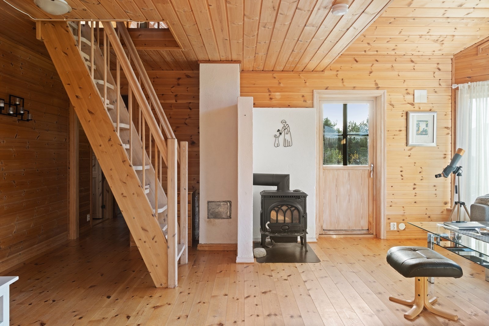 Fra den flotte stuen kommer du lett til den romslige hemsen. Galleribilde