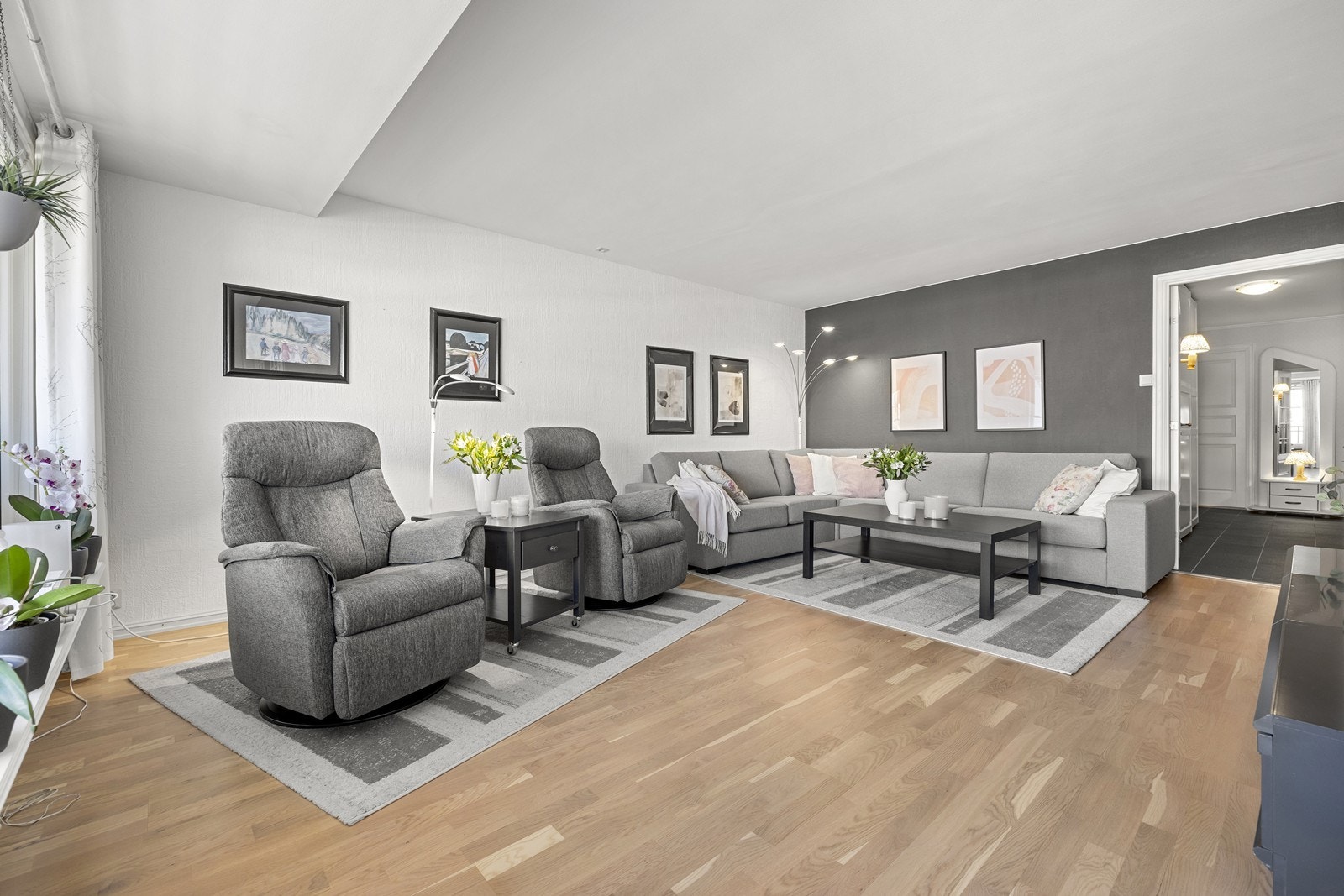 Boligen kan enkelt personaliseres ved å pusse opp vegger og male i ønsket farge. Stuen har en takhøyde på ca 2,26 m. Galleribilde