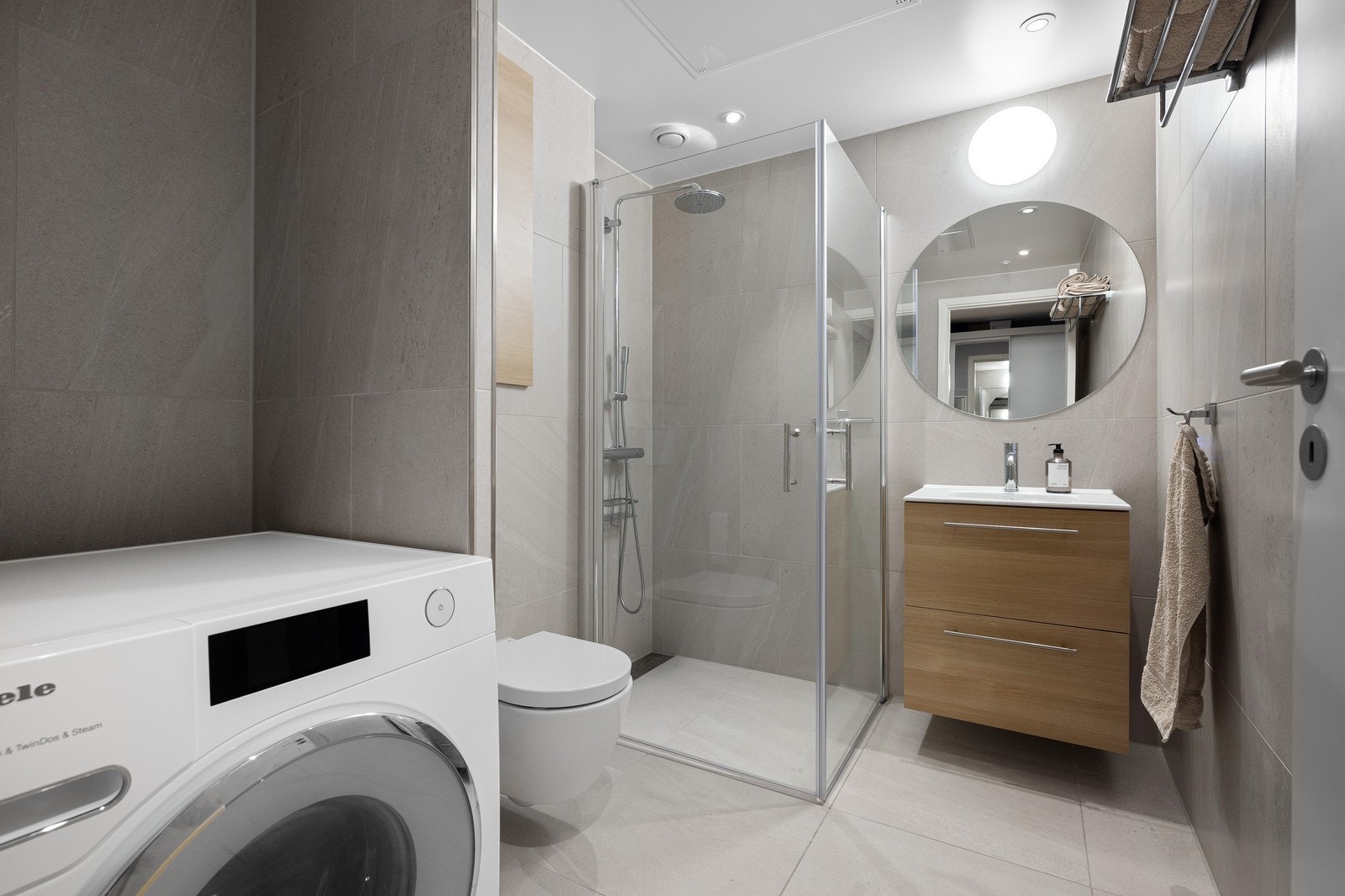 Bad 2, med vaskemaskin og god størrelse Galleribilde