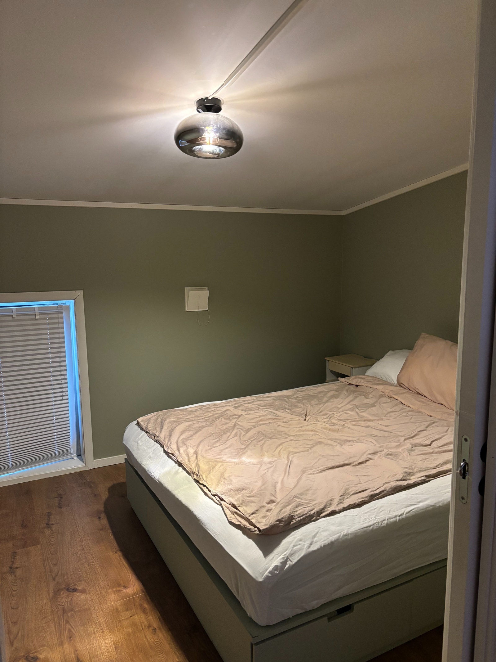 160 x 200 Seng med mye lagringsplass inkludert Galleribilde