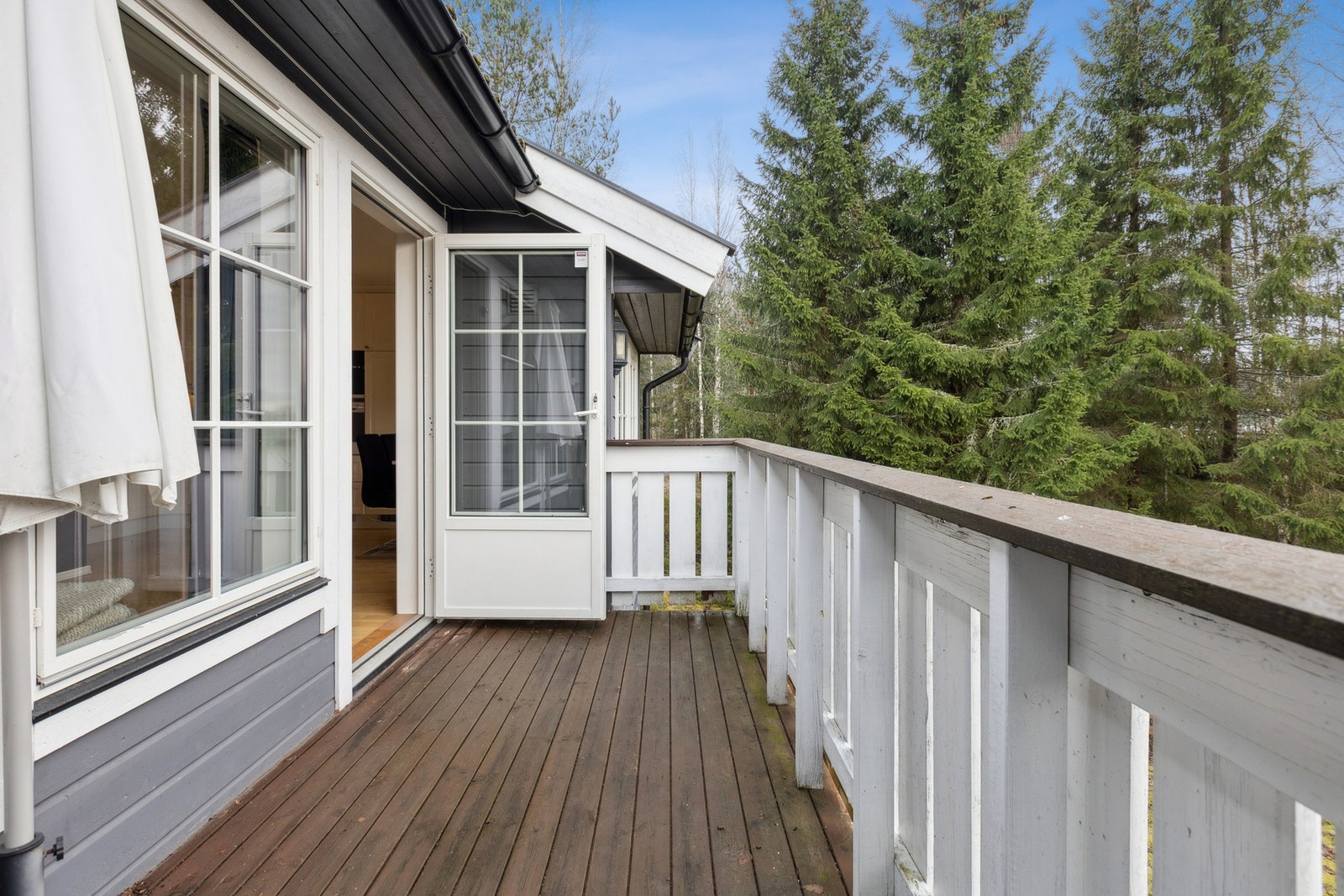 Hyggelig syd-vestvendt balkong på 6 kvm. Galleribilde