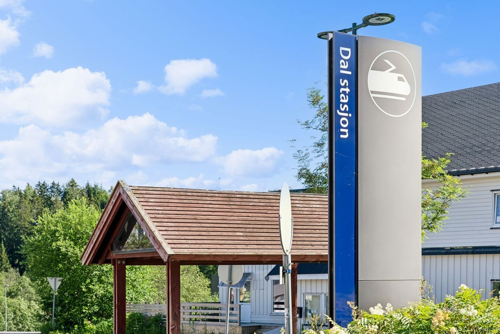 Kun 1,6 km til Dal stasjon med gode togforbindelser. Galleribilde