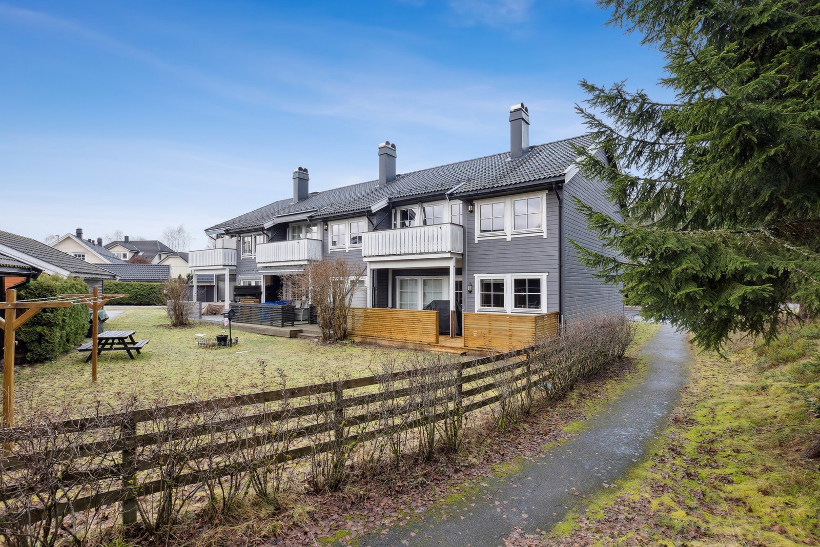 En innbydende, lettstelt og innflytningsklar bolig som passer perfekt for både førstegangskjøpere, par og små familier! Galleribilde