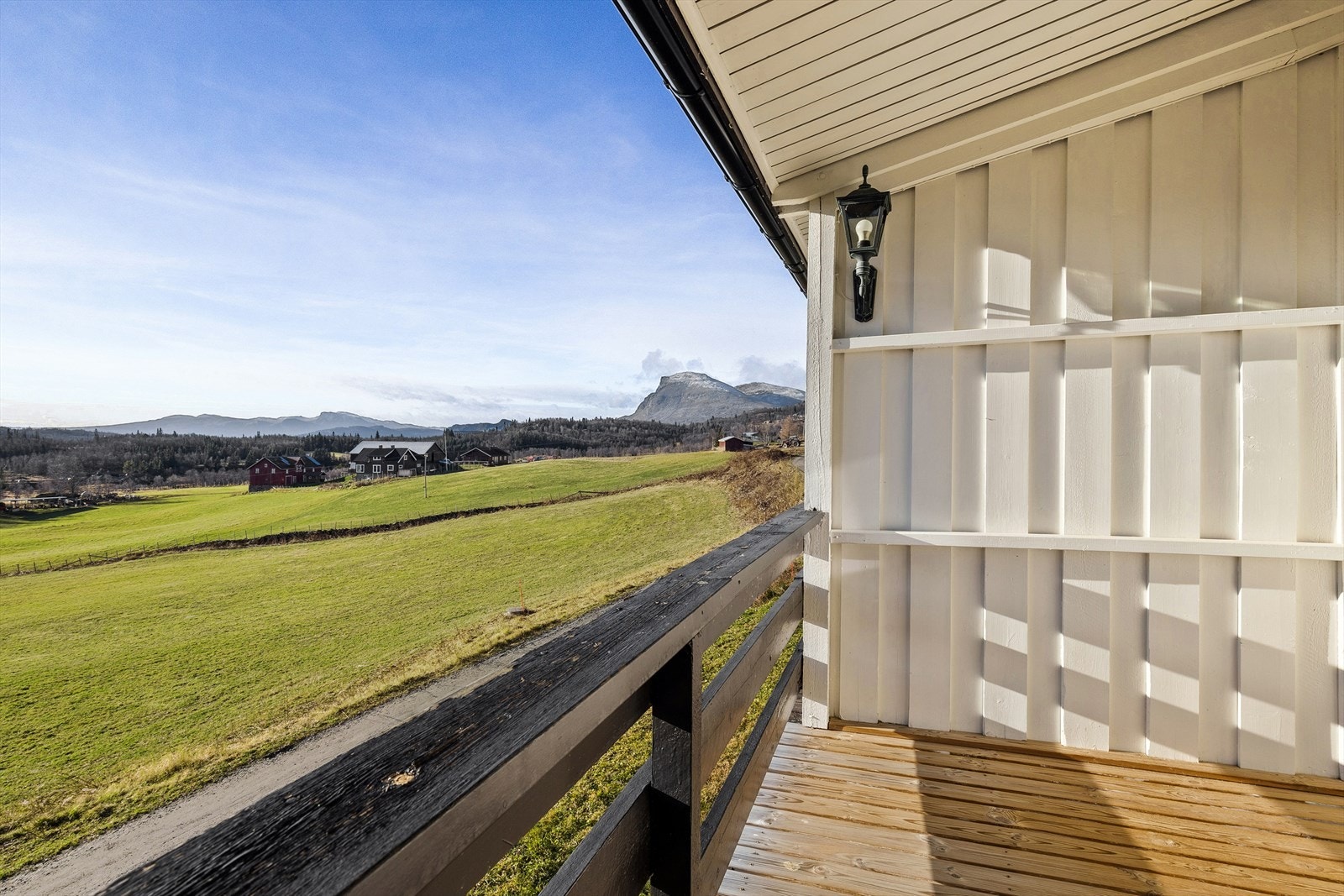 Utsikt fra veranda retning Skogshorn. Galleribilde