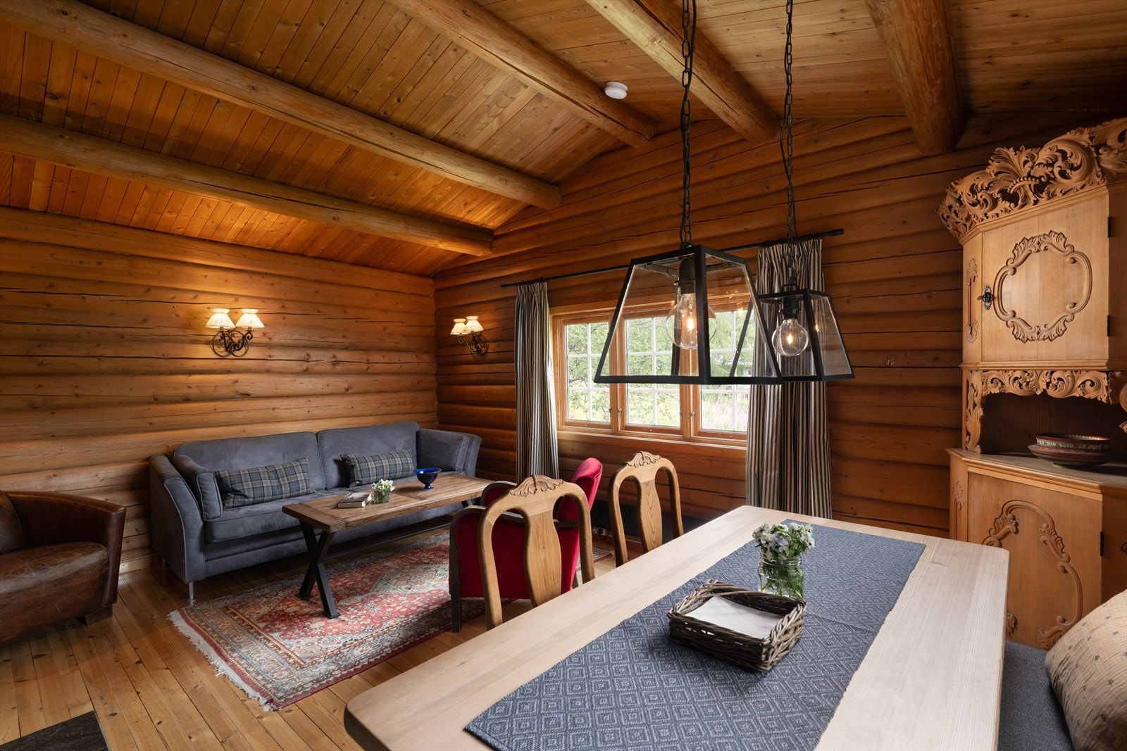 Spiseplass i stue Galleribilde