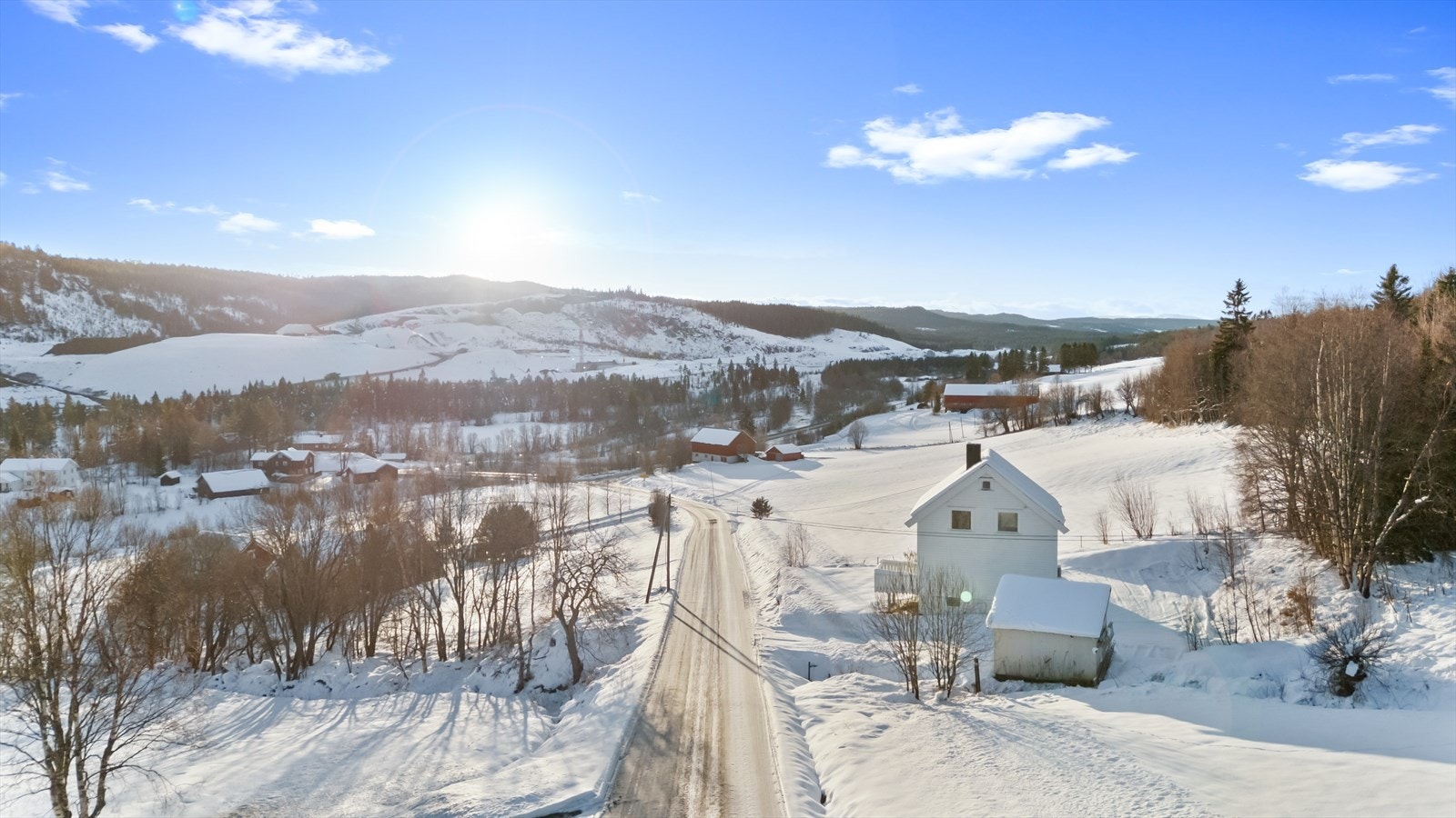 Den østvendte terrassen er på ca. 6,5 kvm, og er den perfekte plassen for dagens første kaffekopp i morgensolen. Galleribilde