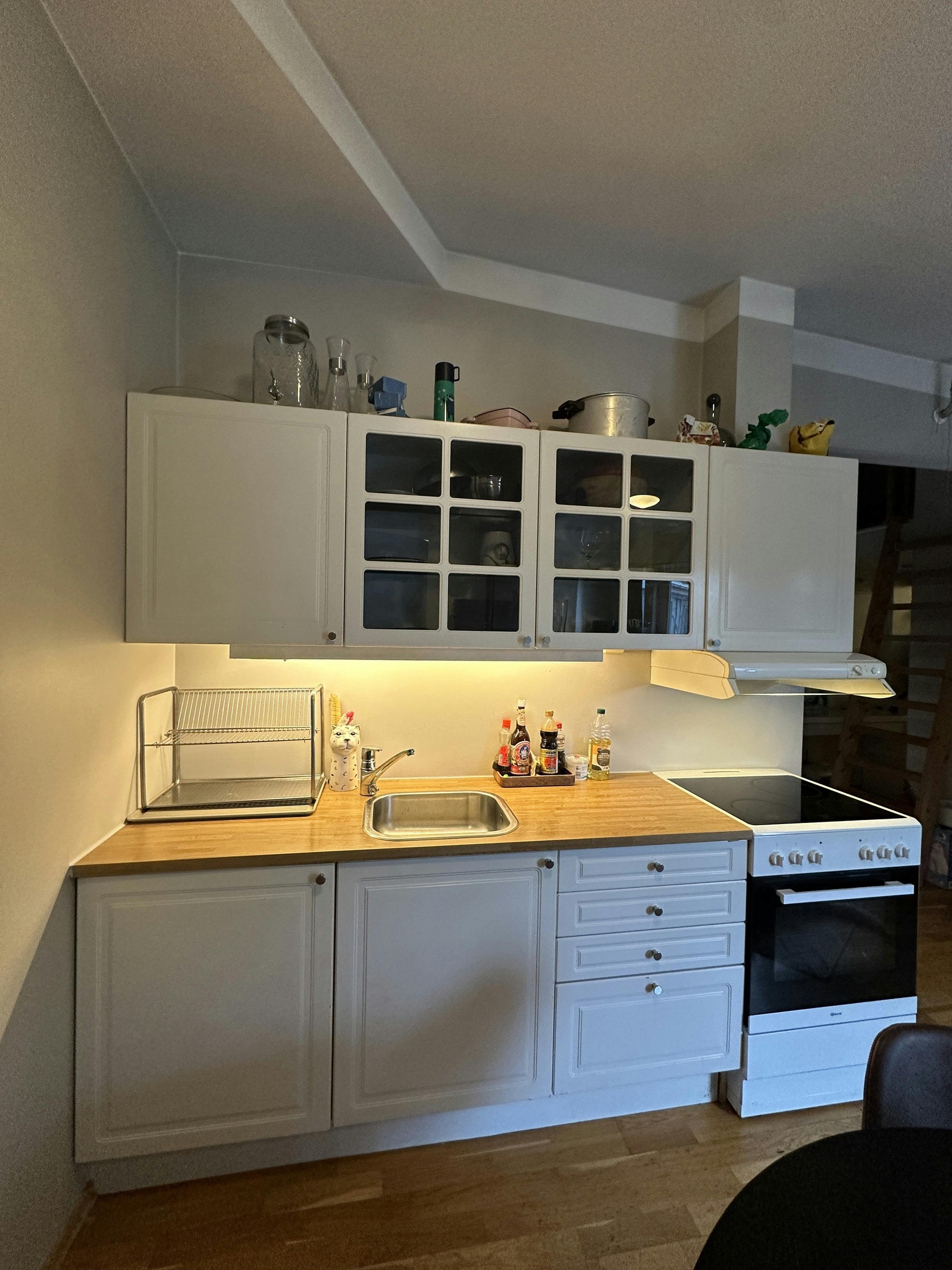 Stue med åpent kjøkken i dag Galleribilde