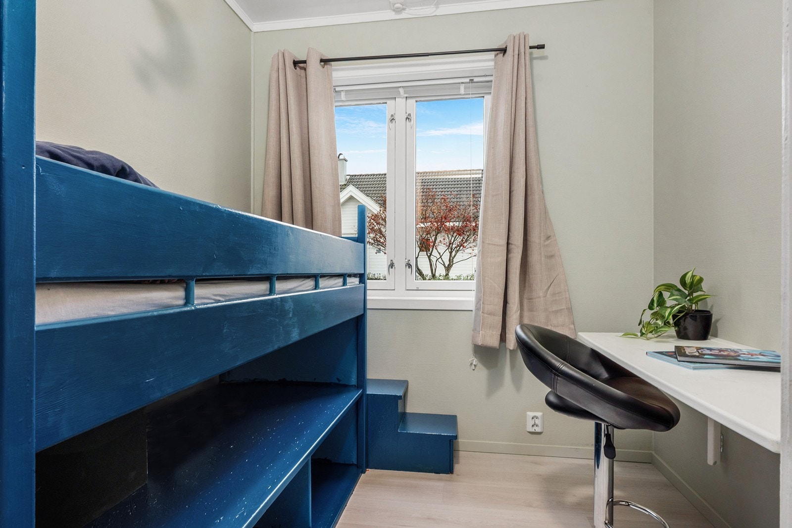 Det er etablert et tredje soverom i stuen. Galleribilde