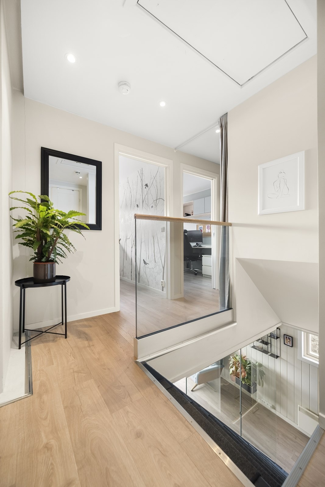 Trappen tar deg opp til gangen i 2. etasje. Galleribilde