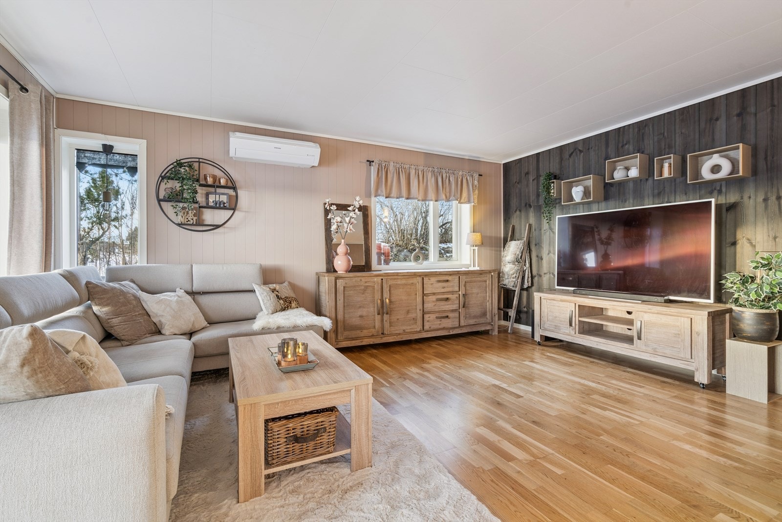 Det er installert varmepumpe for effektiv oppvarming på vinterstid og nedkjøling på sommerstid. Galleribilde