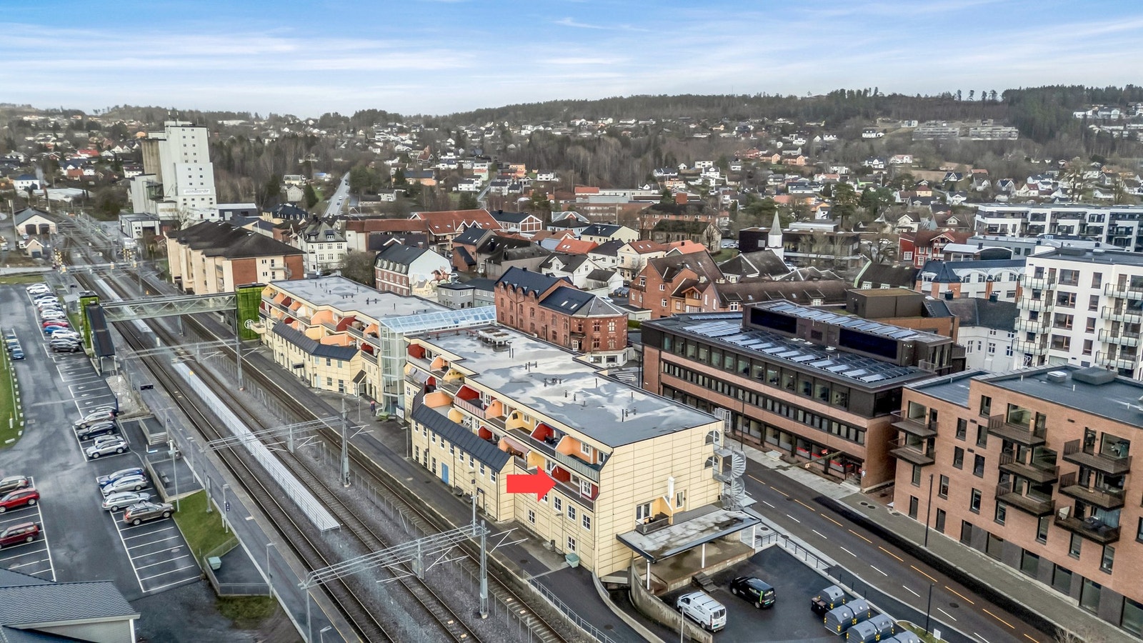 Leiligheten ligger midt i Mysen sentrum med togstasjonen i umiddelbar nærhet. Galleribilde