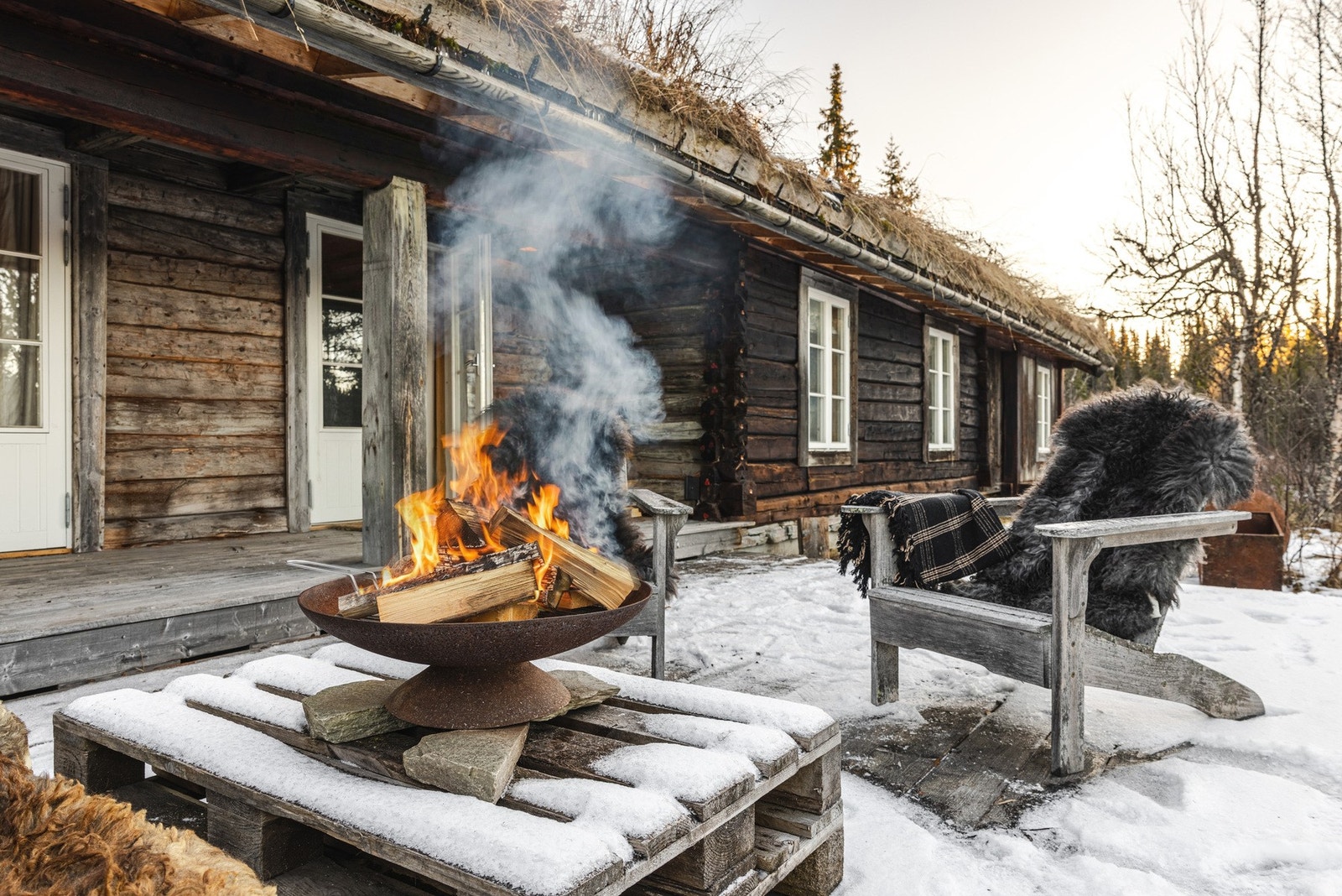Terrassen har svært gode solforhold og er delvis overbygget, noe som gir god skjerming mot vind og nedbør. Galleribilde