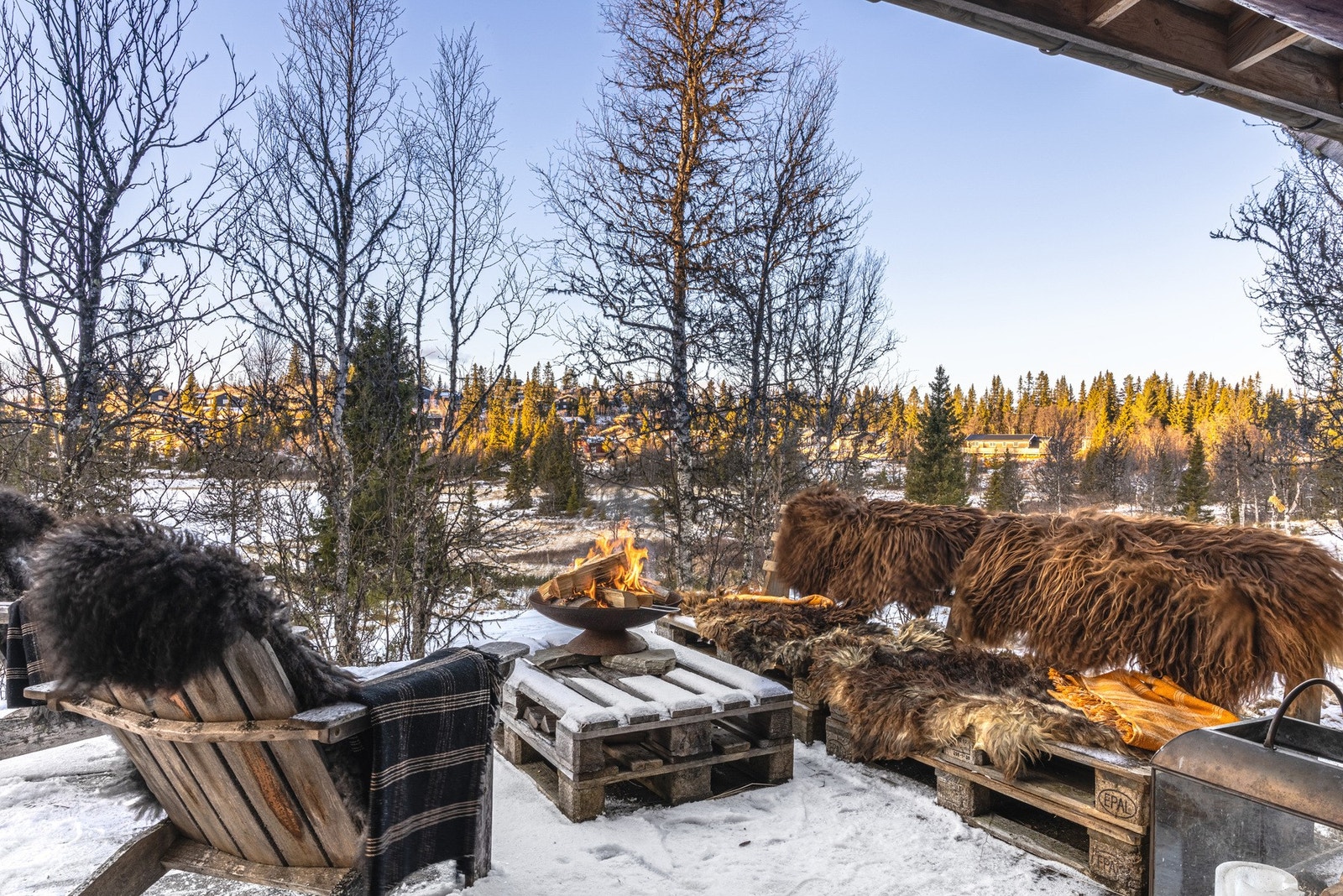 Her er det rikelig plass til utemøblering og grill. Galleribilde