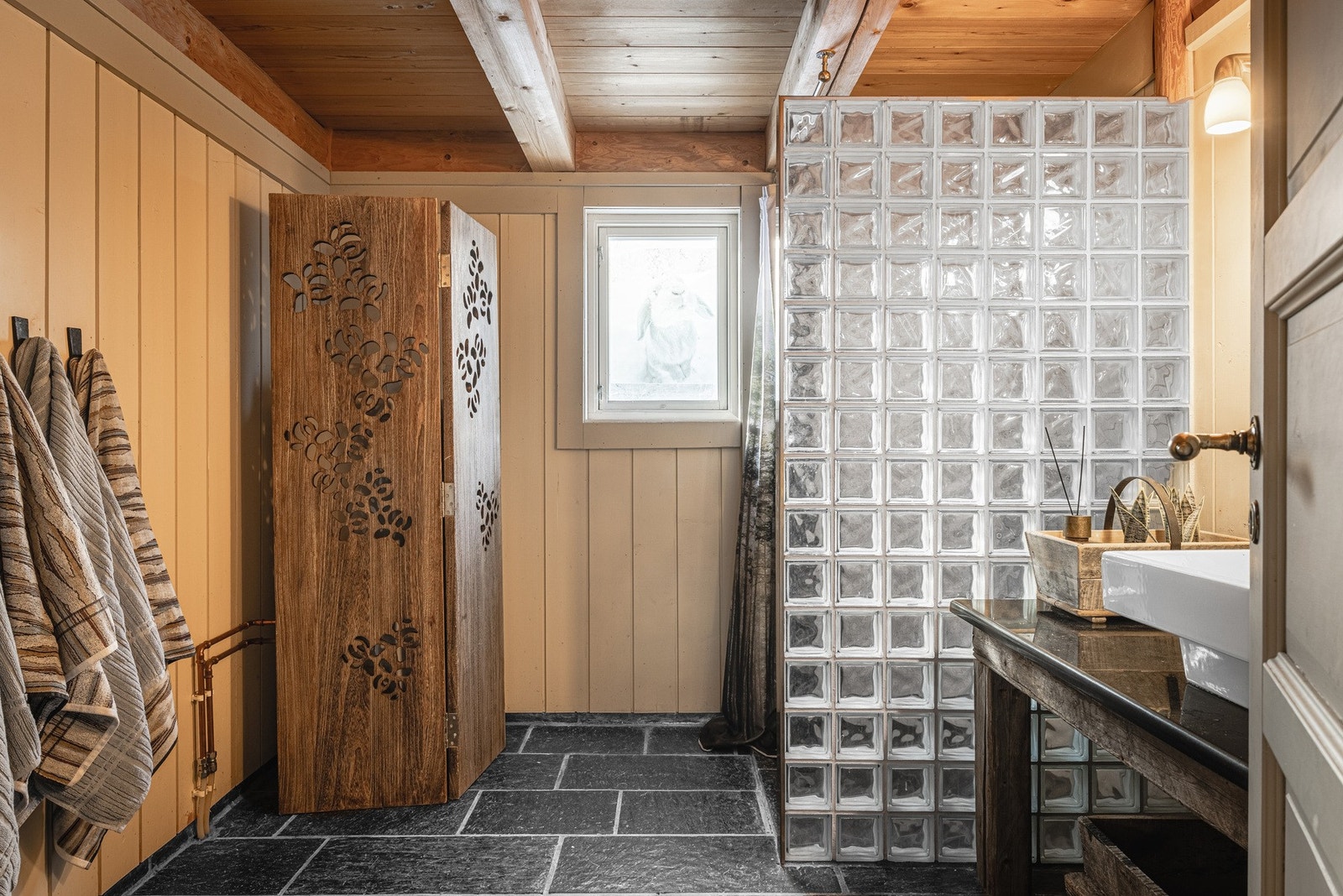 Stort og luftig bad. Galleribilde