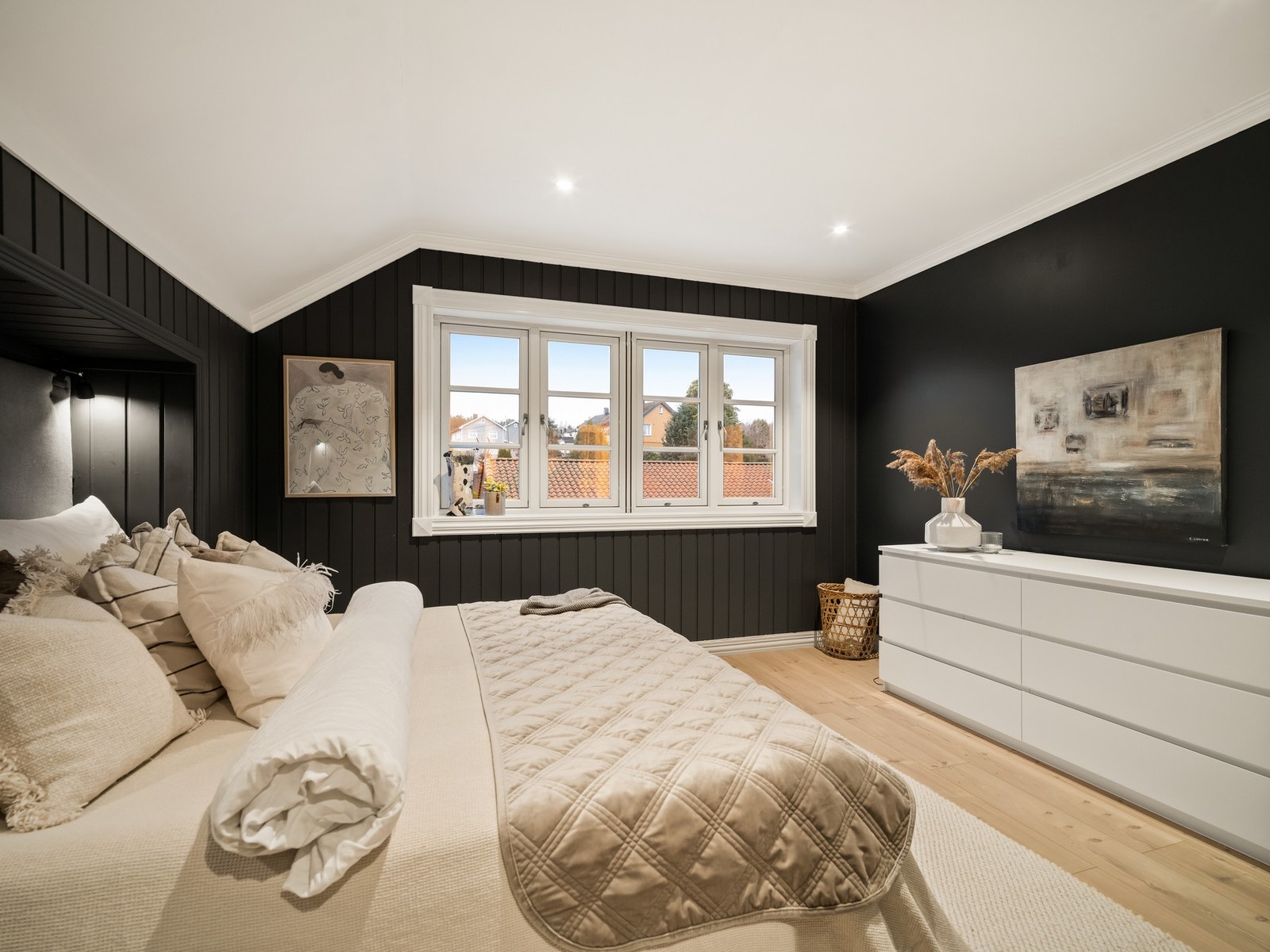 I 2. etasje ligger boligens 3 soverom. Galleribilde