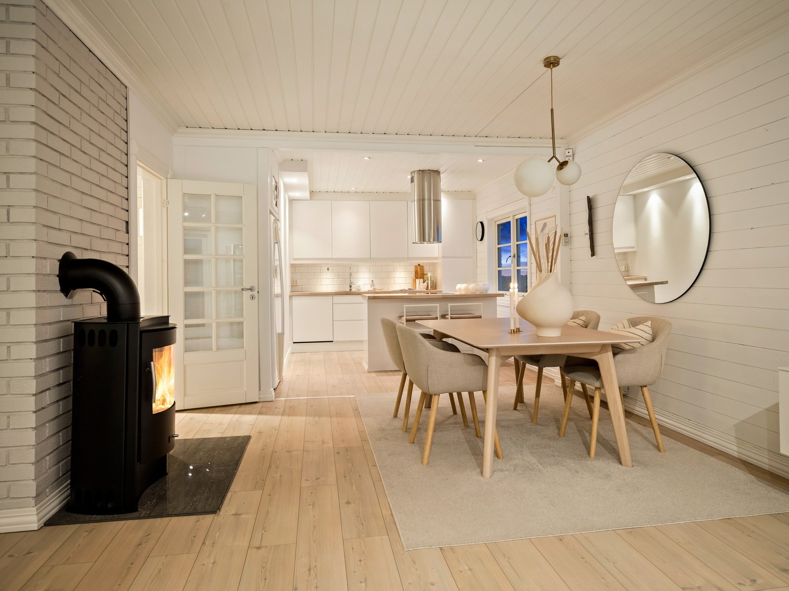 Gjennom de siste årene har nåværende eier gjort en rekke større og mindre oppgraderinger, både innvendig og utvendig. Galleribilde