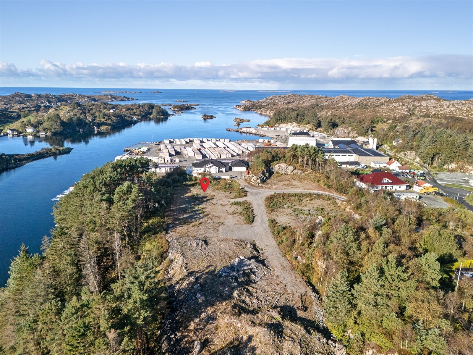 Mølstrevågvegen 96 C - Tomtene ligger høyt og fritt på et lite høydedrag i Mølstrevåg, like før Ryvarden fyr Galleribilde