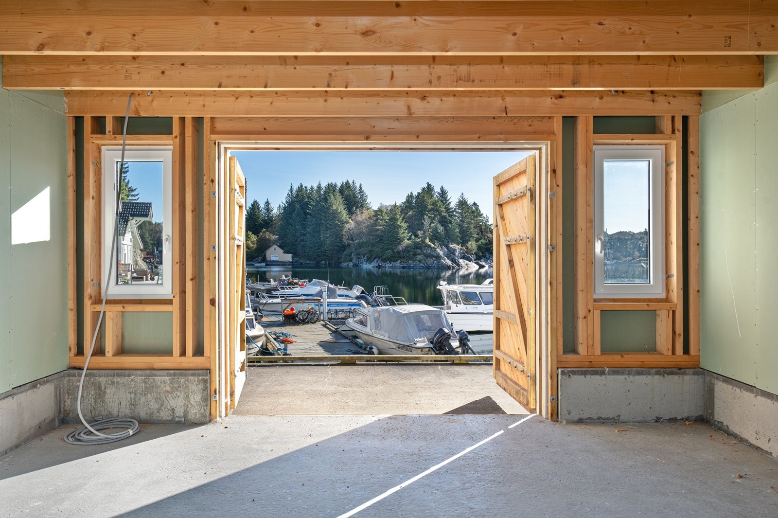 Flotte tradisjonelle naust med god bruksverdi Galleribilde