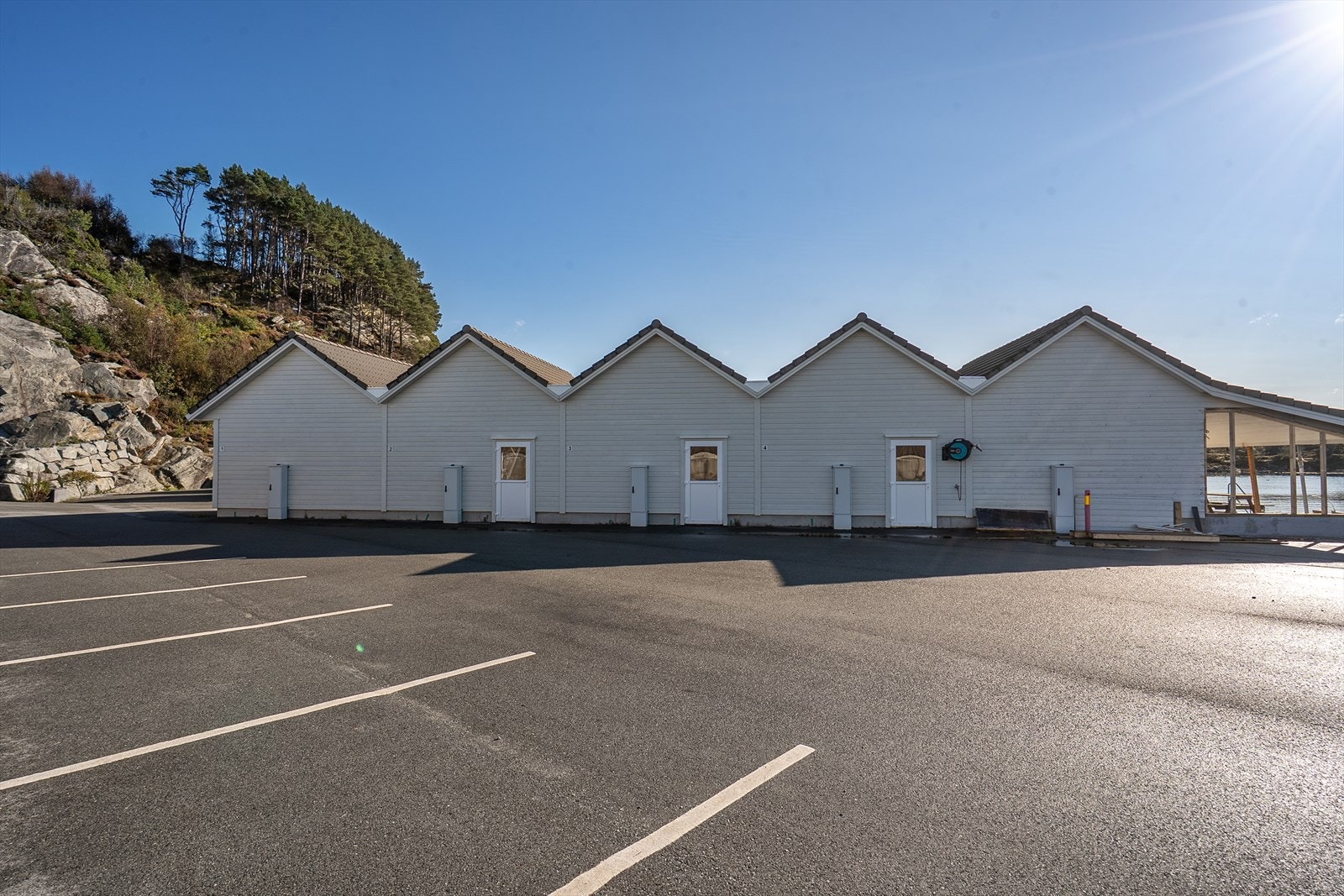 God tilkomst til naustene Galleribilde