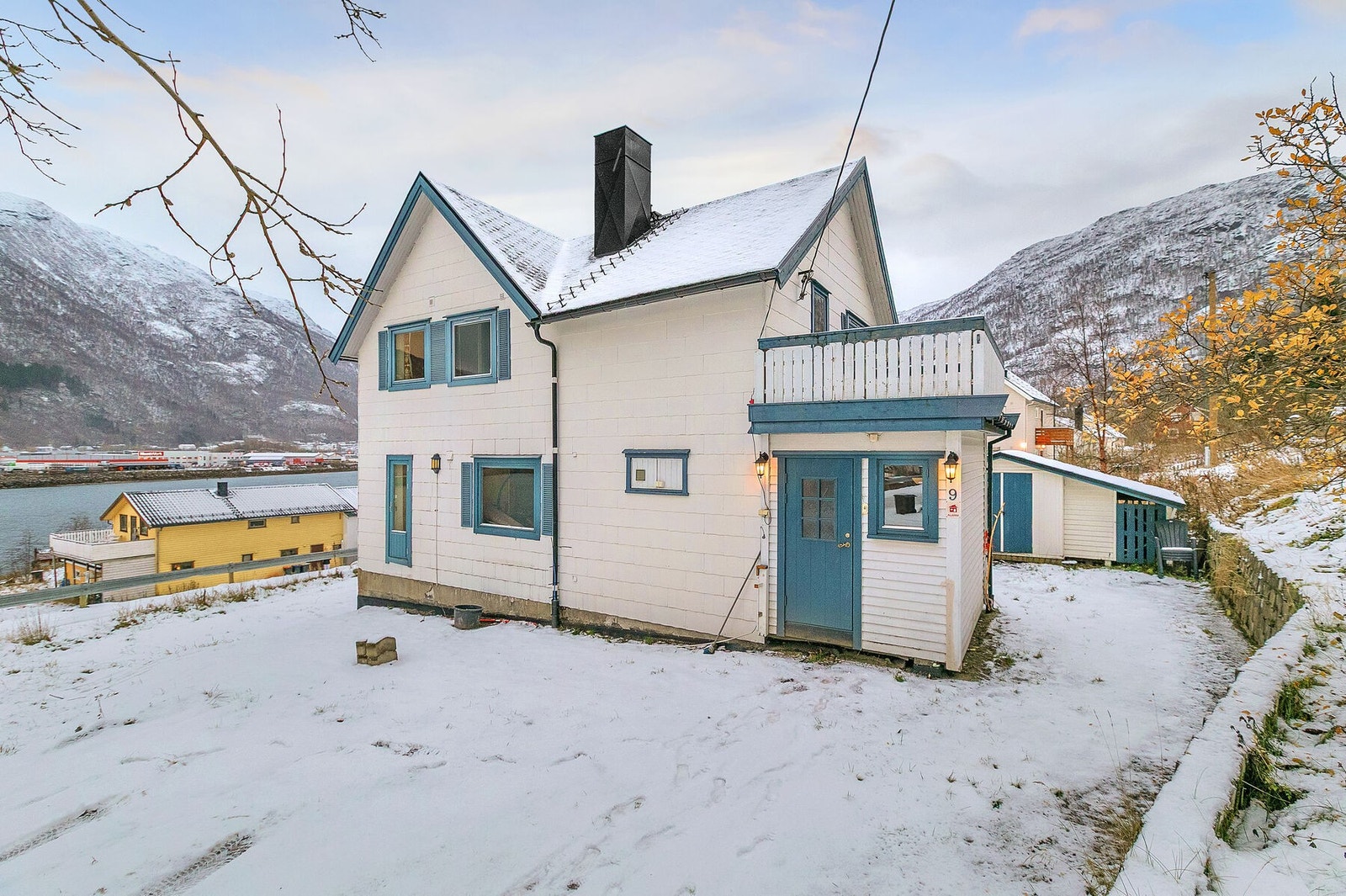 Velkommen til Harhausveien 9! Enebolig med tre soverom, nyere drenering og fin utsikt. Fotograf: Kalle Punsvik Galleribilde