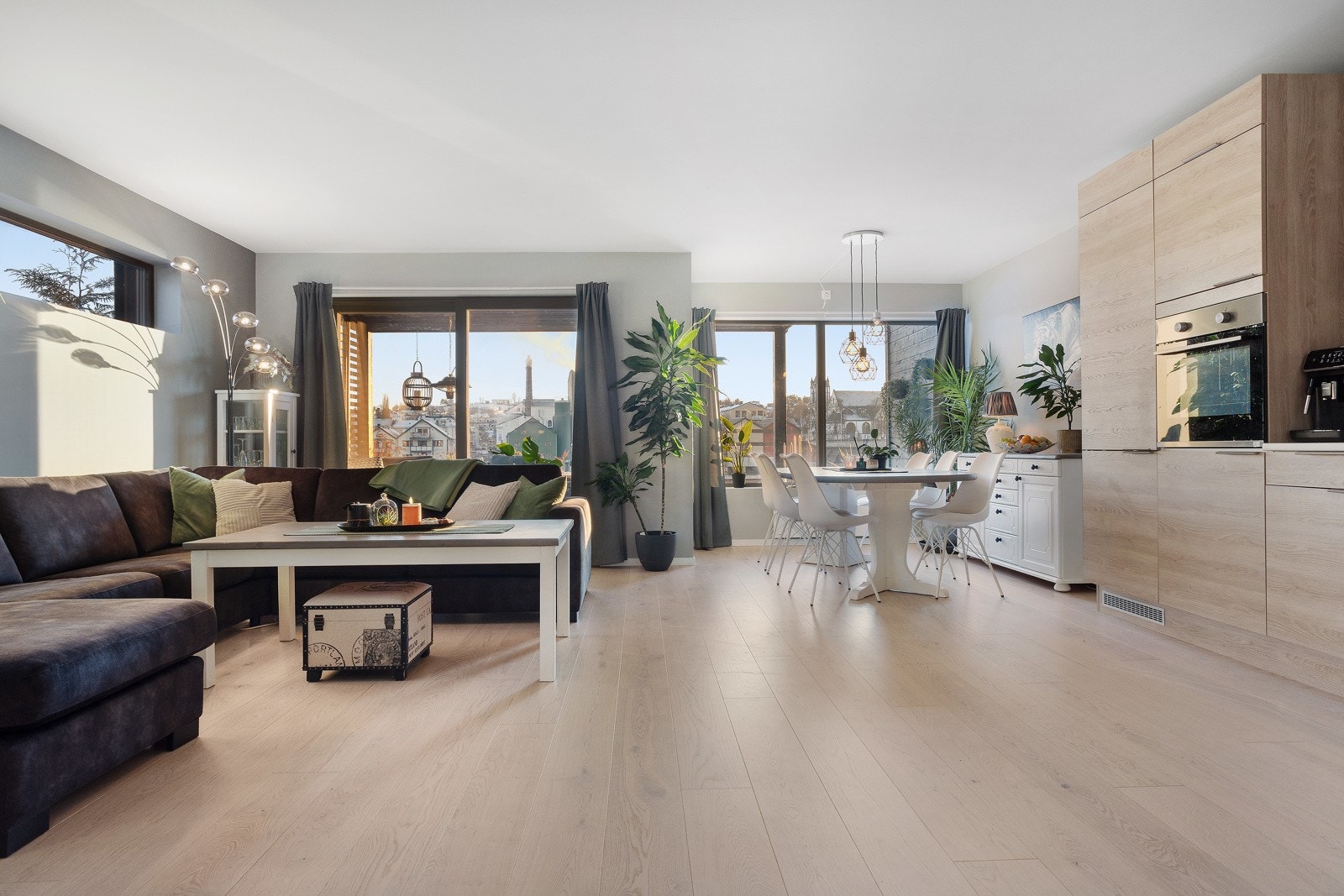 Leiligheten inneholder stue/kjøkken, bad, 2 soverom, gang og innevendig bod. Galleribilde