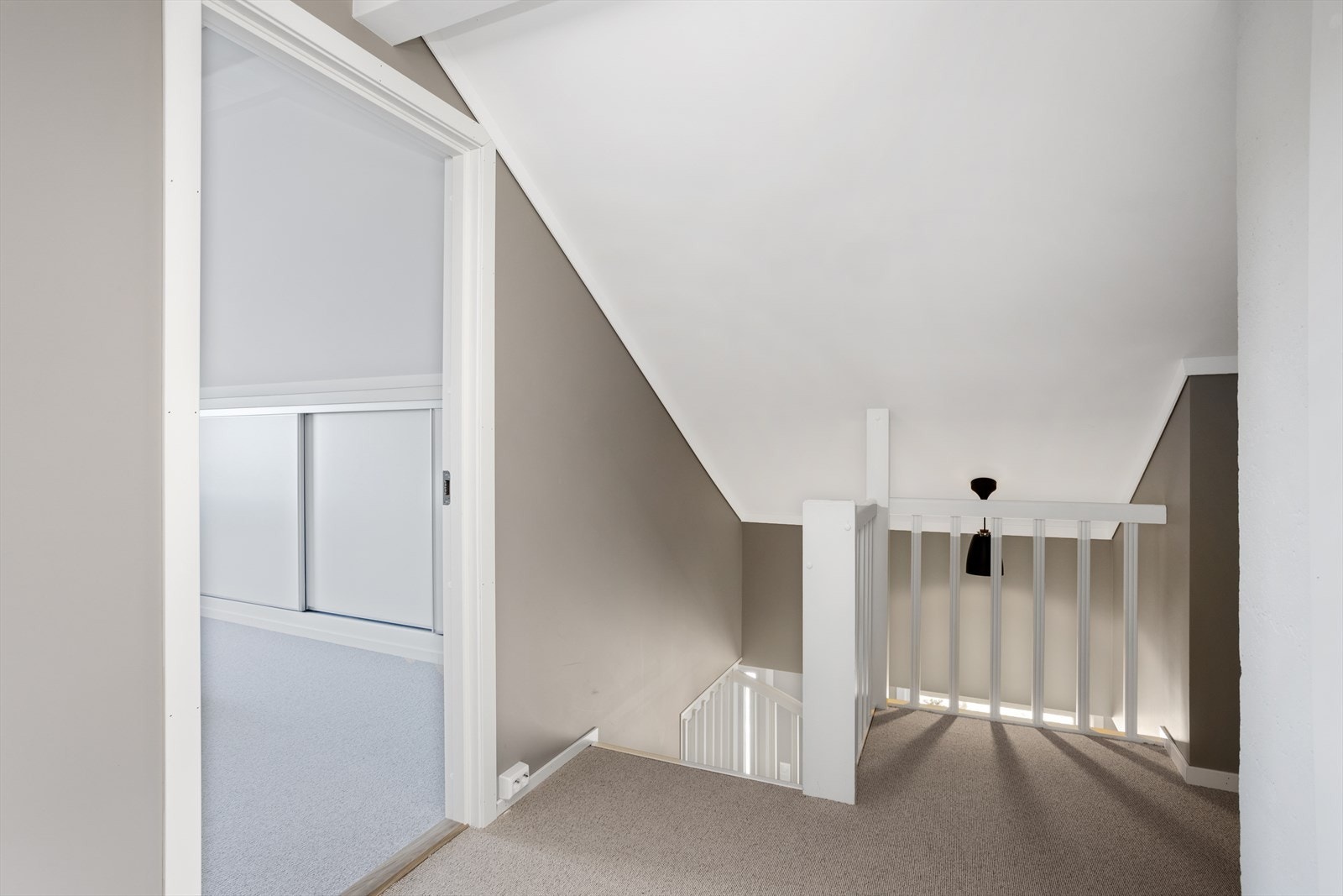 Trappegangen i 2. etasje er lys og trivelig! Galleribilde