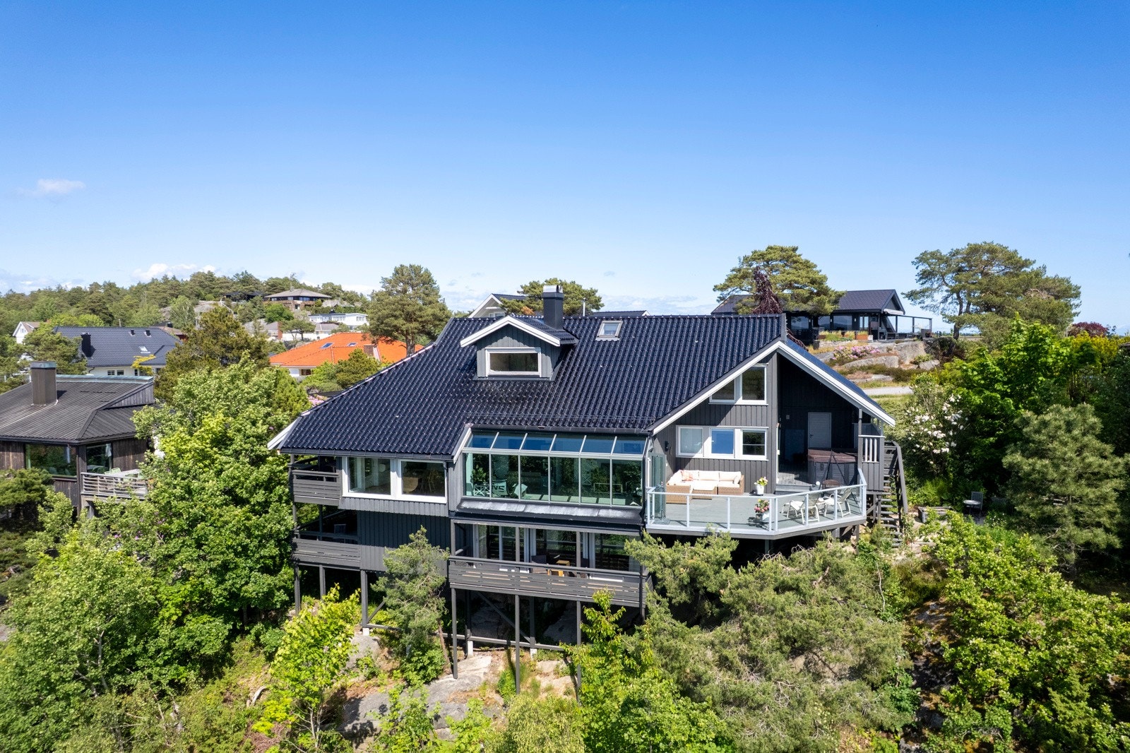 Romslig enebolig med flere muligheter - meget godt egnet til generasjonsbolig! Galleribilde