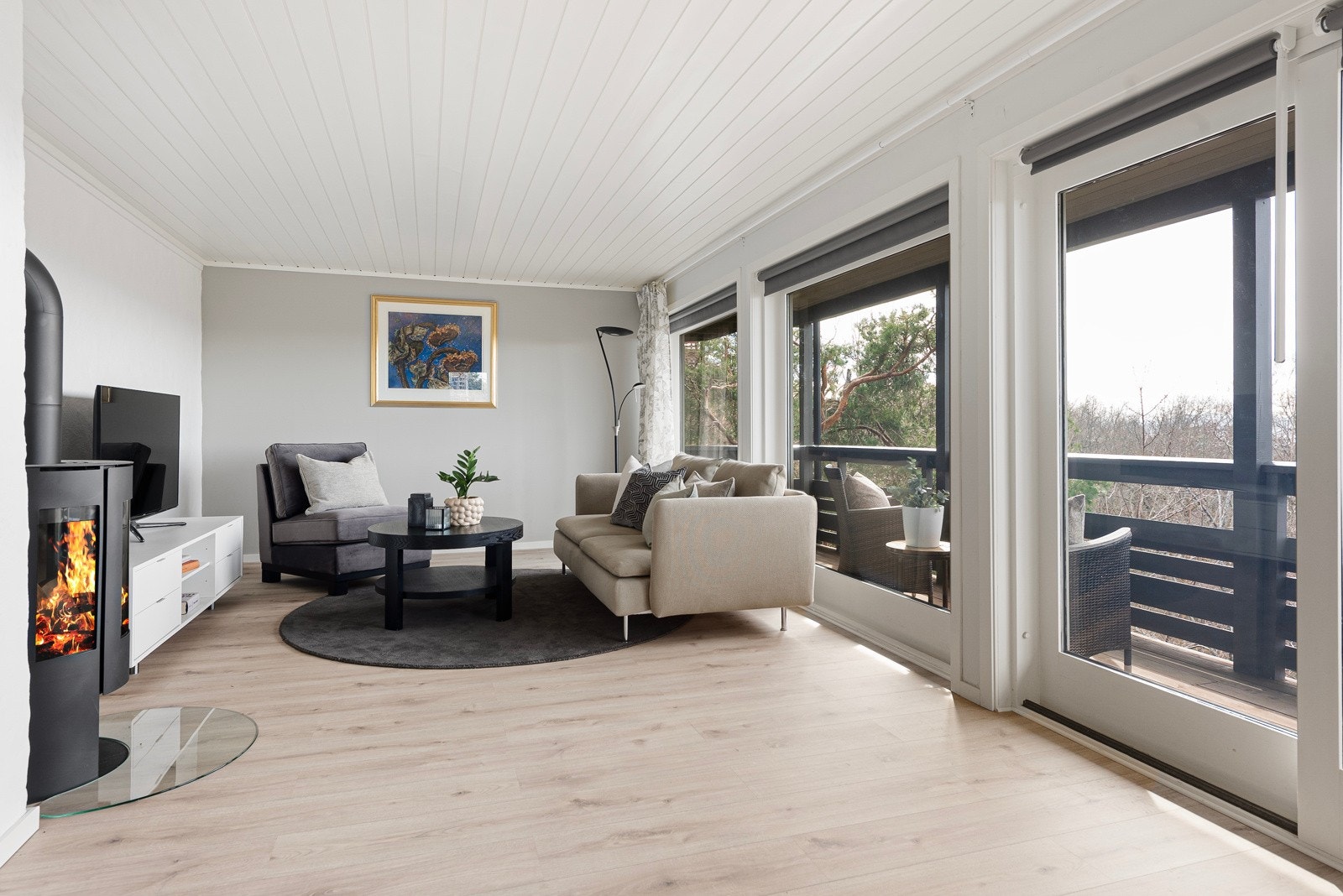 Stuen i underetasjen er romslig og man kan enkelt lage et soverom til ved behov Galleribilde