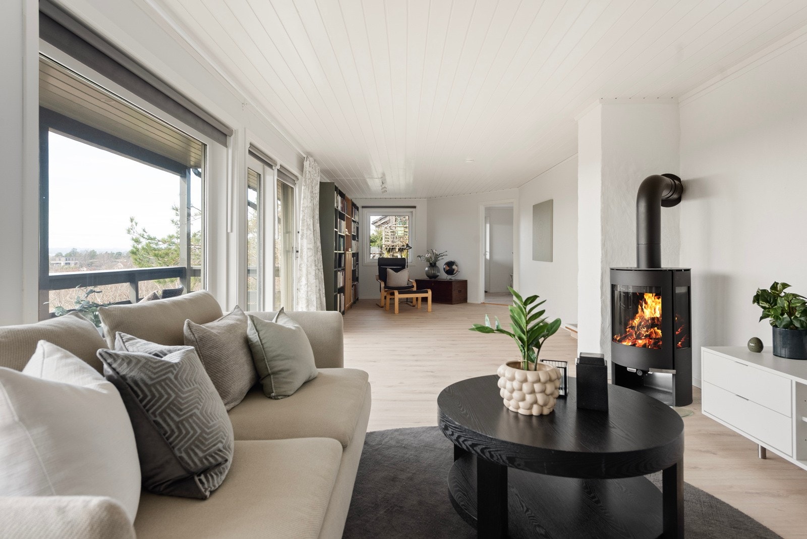 Stue i underetasje - her har du også utsikt Galleribilde