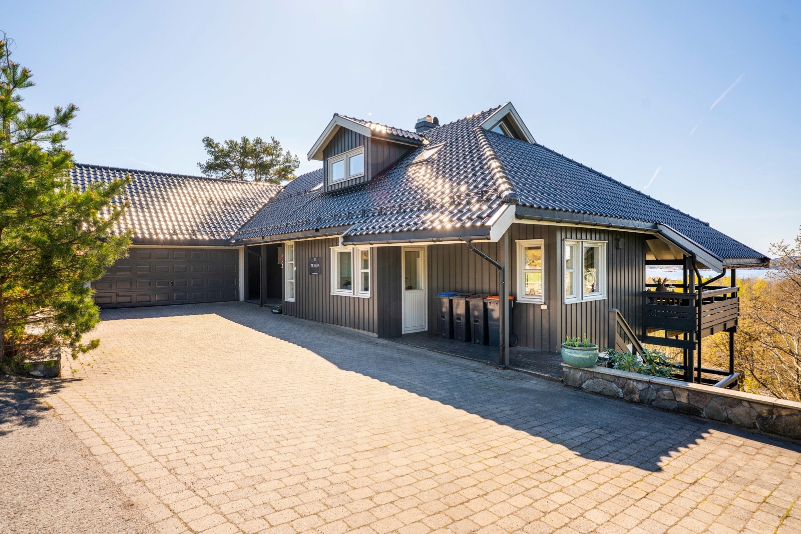 Garasje i tilknytning til boligen Galleribilde