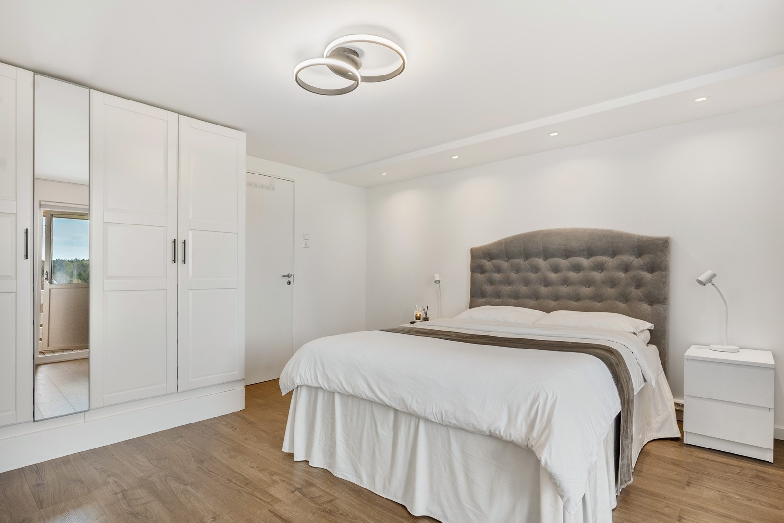 Hovedsoverommet var opprinnelig to soverom - en løsning som kan tilbakeføres ved behov for flere rom. Galleribilde