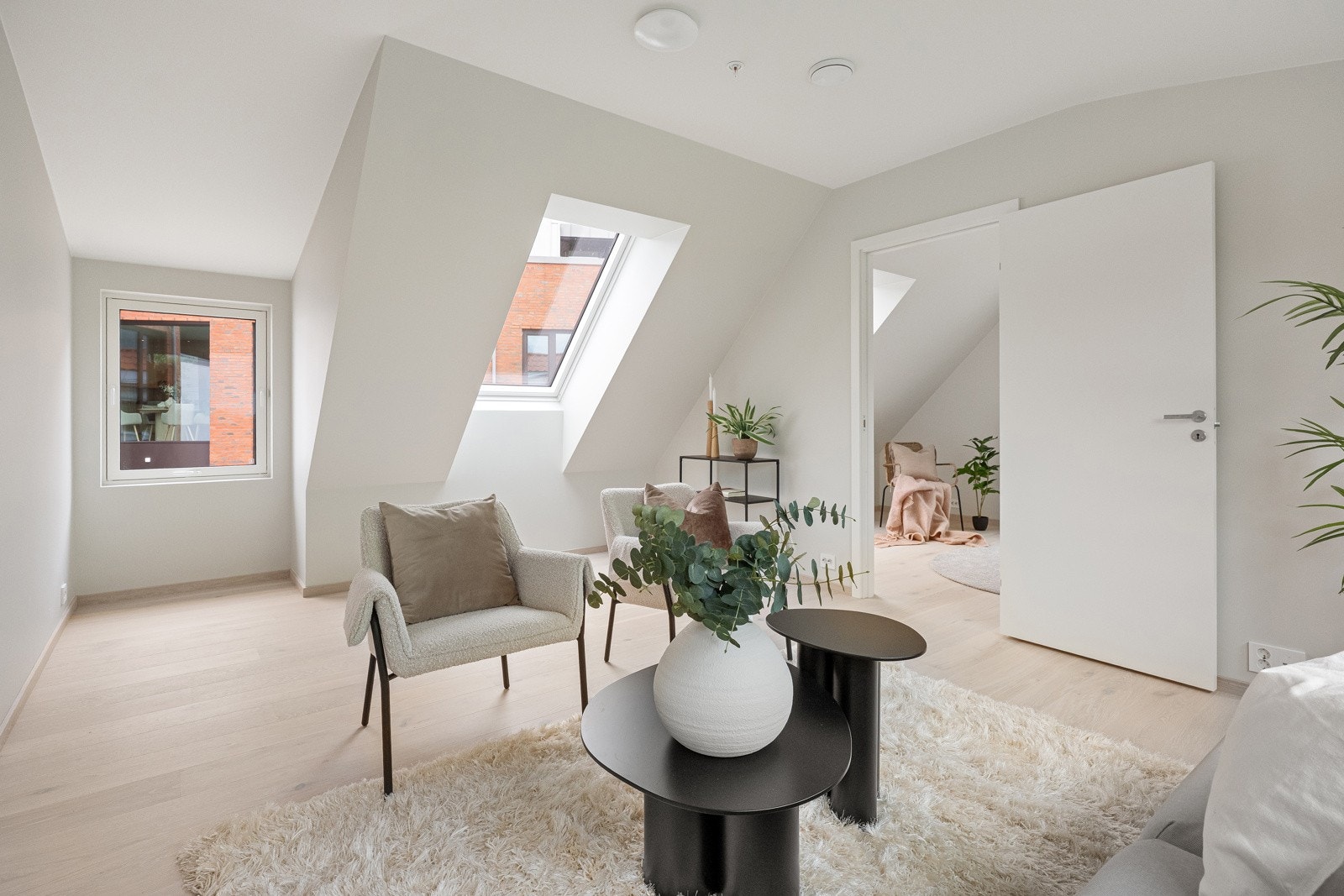 Romslig og innbydende loftstue - perfekt for fotball- og filkvelder enten for tenåringen eller barnebarn Galleribilde