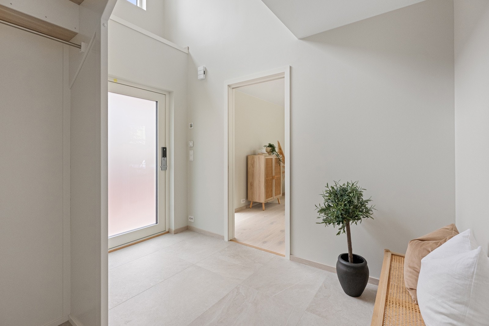 Fantastisk entre/hall-parti med galleriløsning som gir en utrolig romfølelse Galleribilde