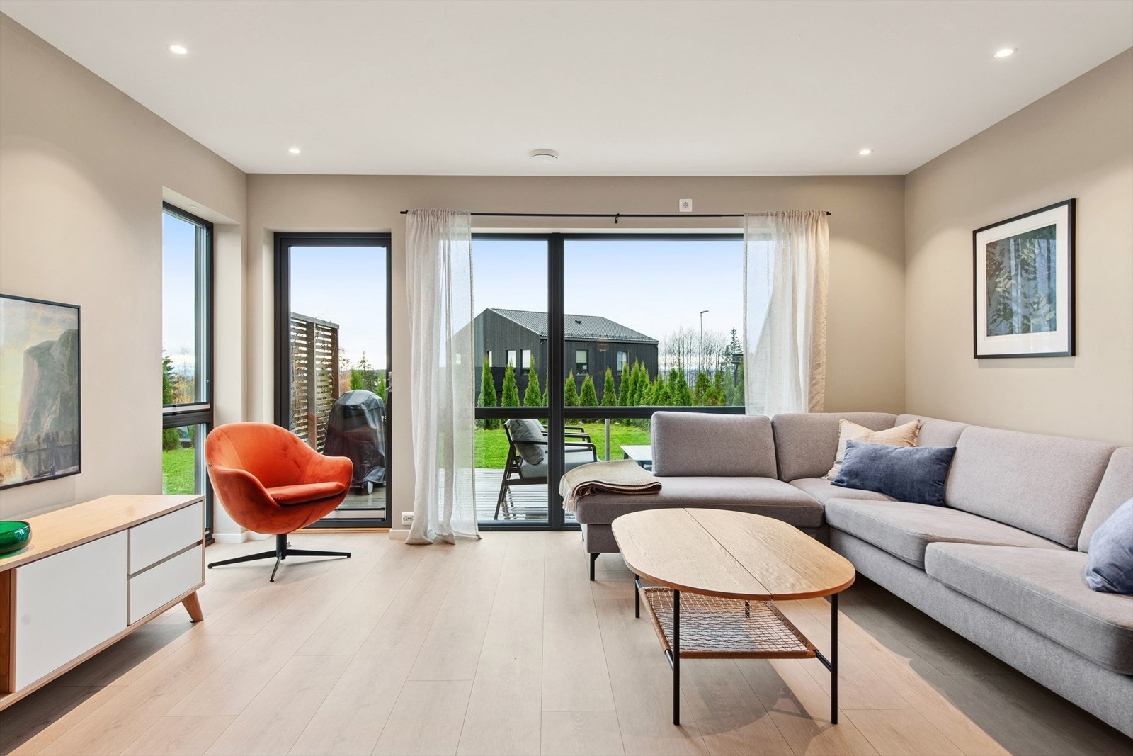 Lys og koselig stue. Galleribilde