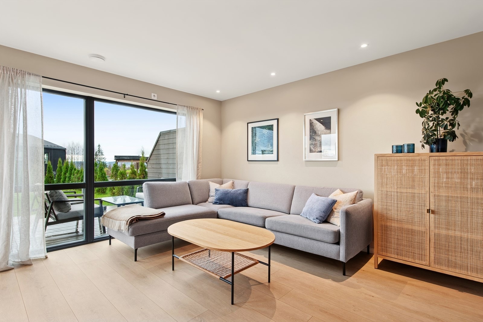 God plass for ønsket møblement. Galleribilde