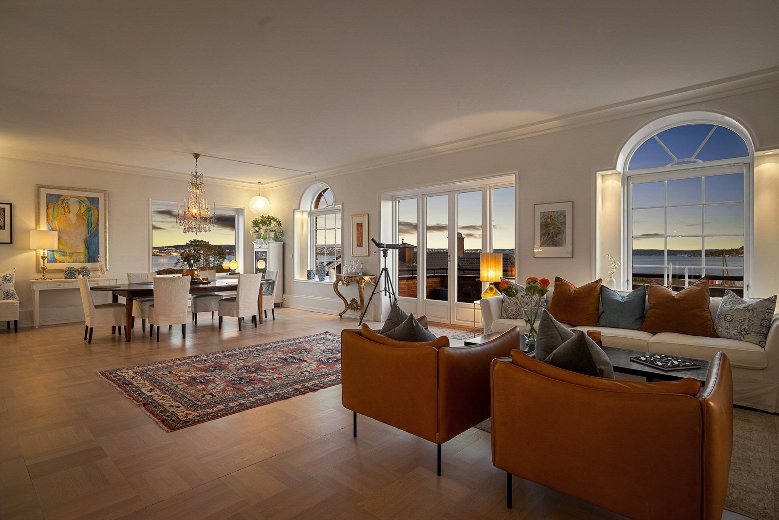 Velkommen til Haldenveien 96 - Presentert av Nordvik Bærum ved Jan Petter Solberg Hansen - Foto: Trond Walsø Galleribilde