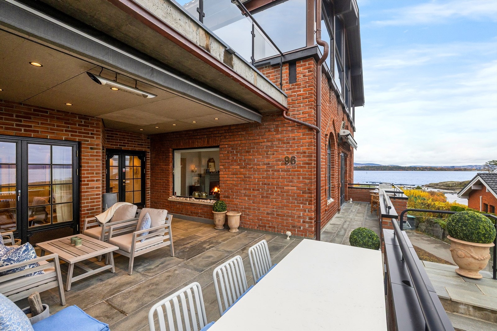 Her kan man nyte late dager med vakker utsikt og gode solforhold! Galleribilde