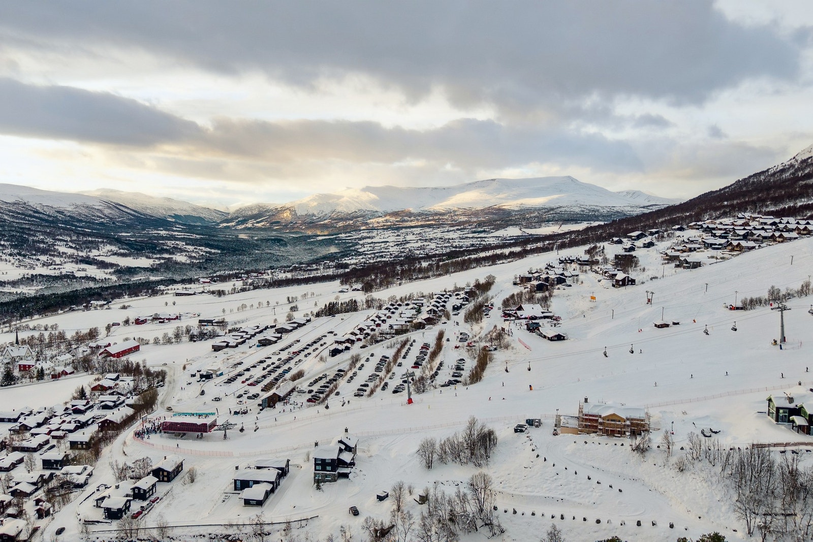 Inntil tomta ligger offentlig vann og avløp klart. Galleribilde