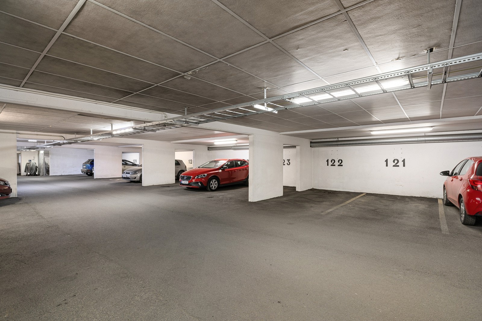 Det medfølger en 2 garasjeplasser i felles garasjeanlegg. Galleribilde