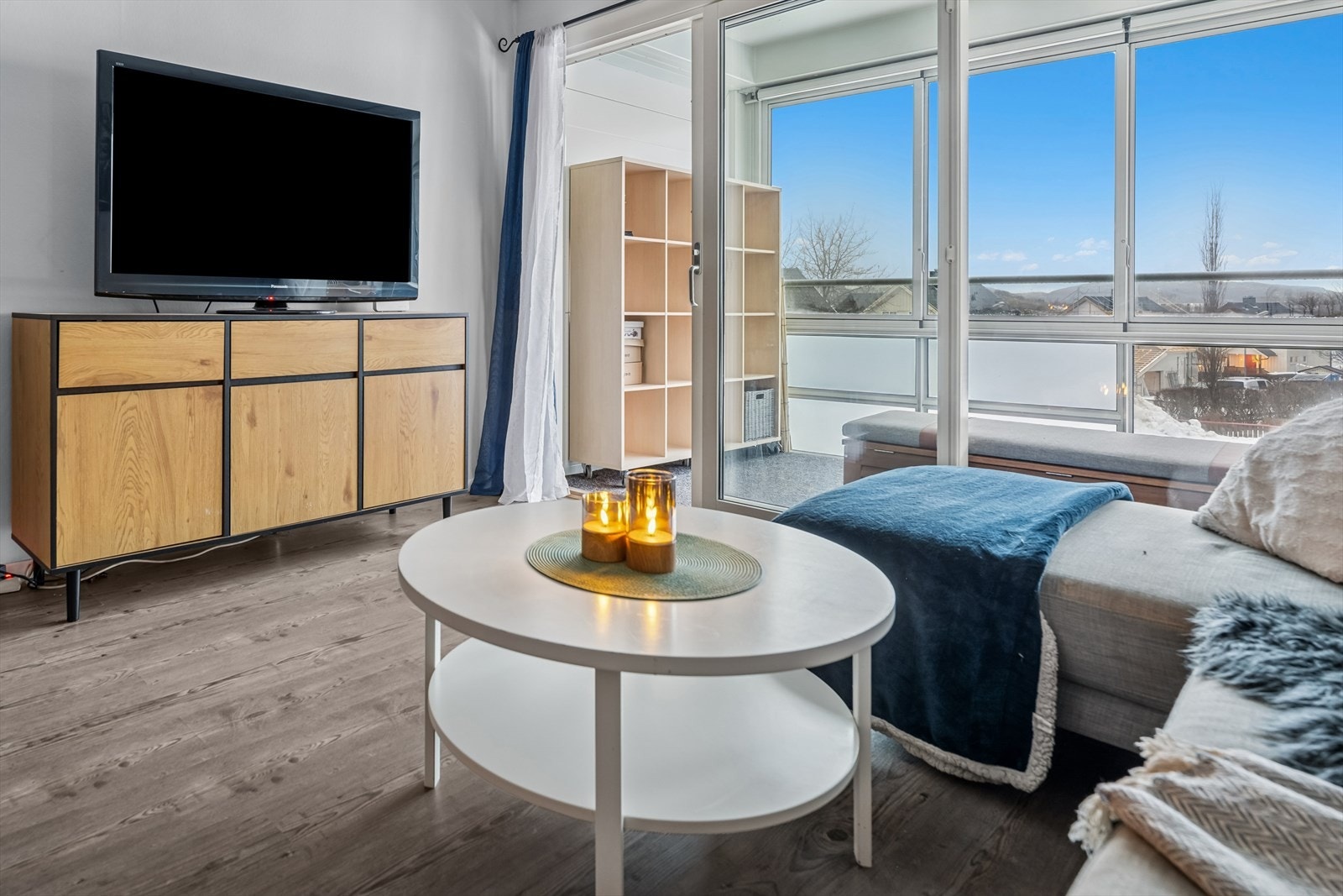 TV-en kan med fordel plasseres mot/på vegg. Galleribilde