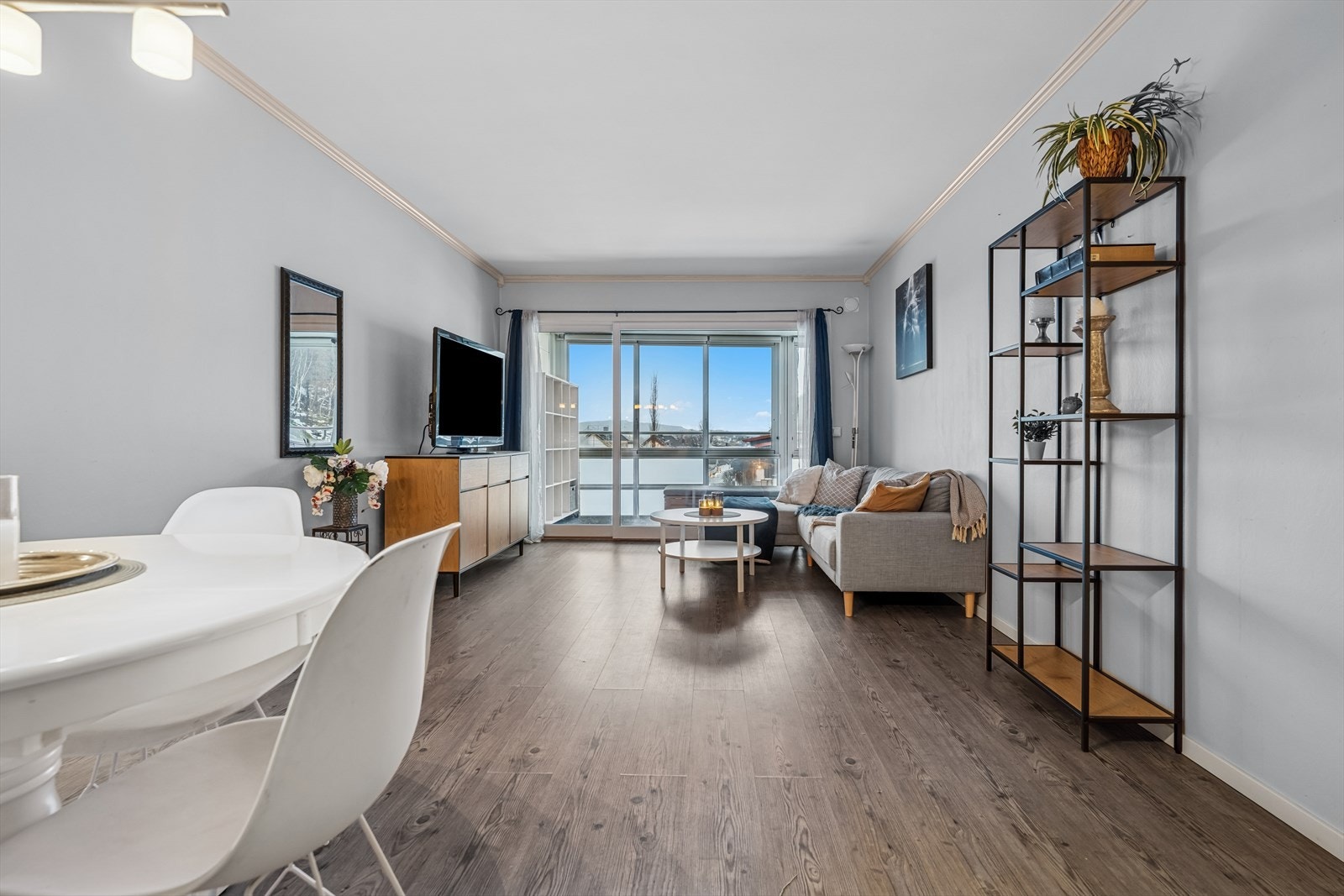 Gode vindusflater sørger for at rommet får godt med naturlig lys. Galleribilde