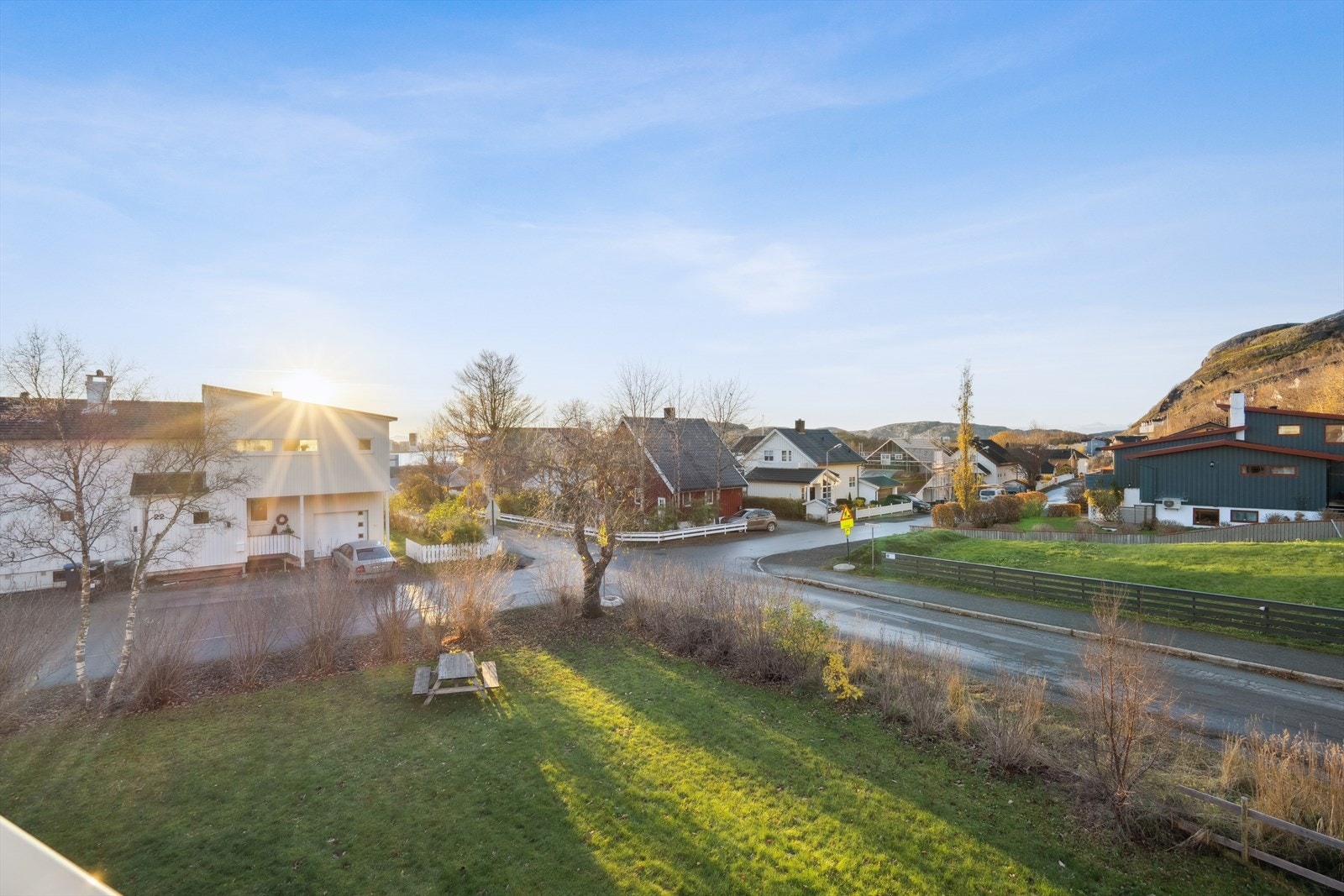 Flotte felles uteområder med boltreplass for store og små. Galleribilde